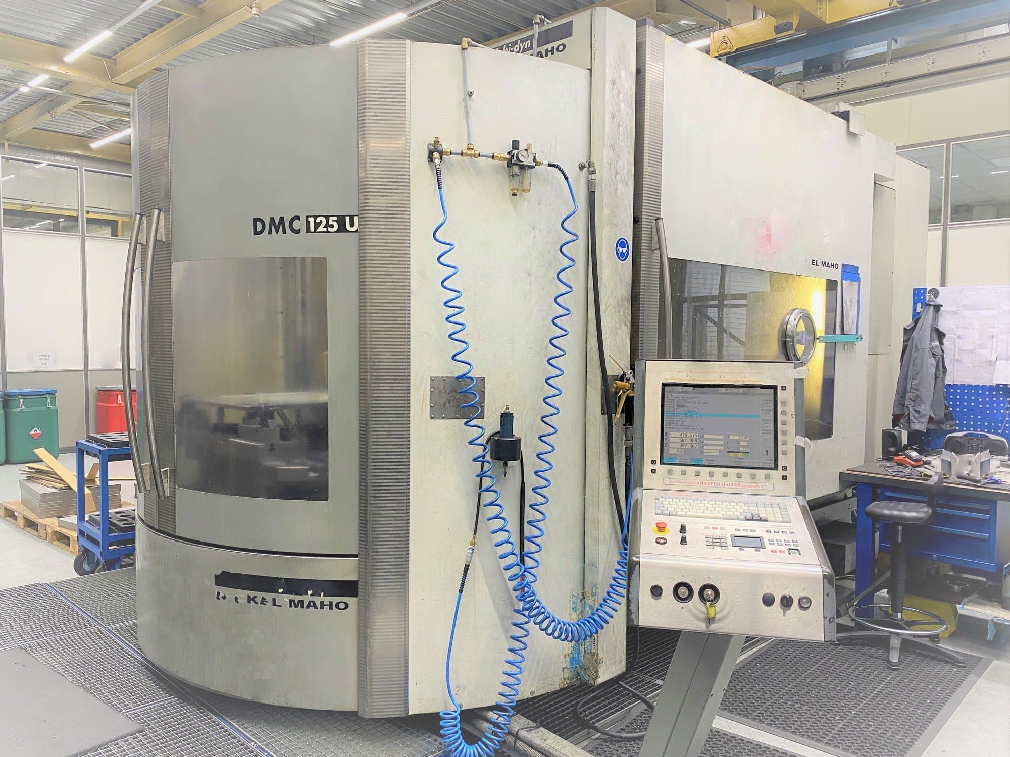 Vooraanzicht van DECKEL MAHO DMC 125U hi-dyn machine