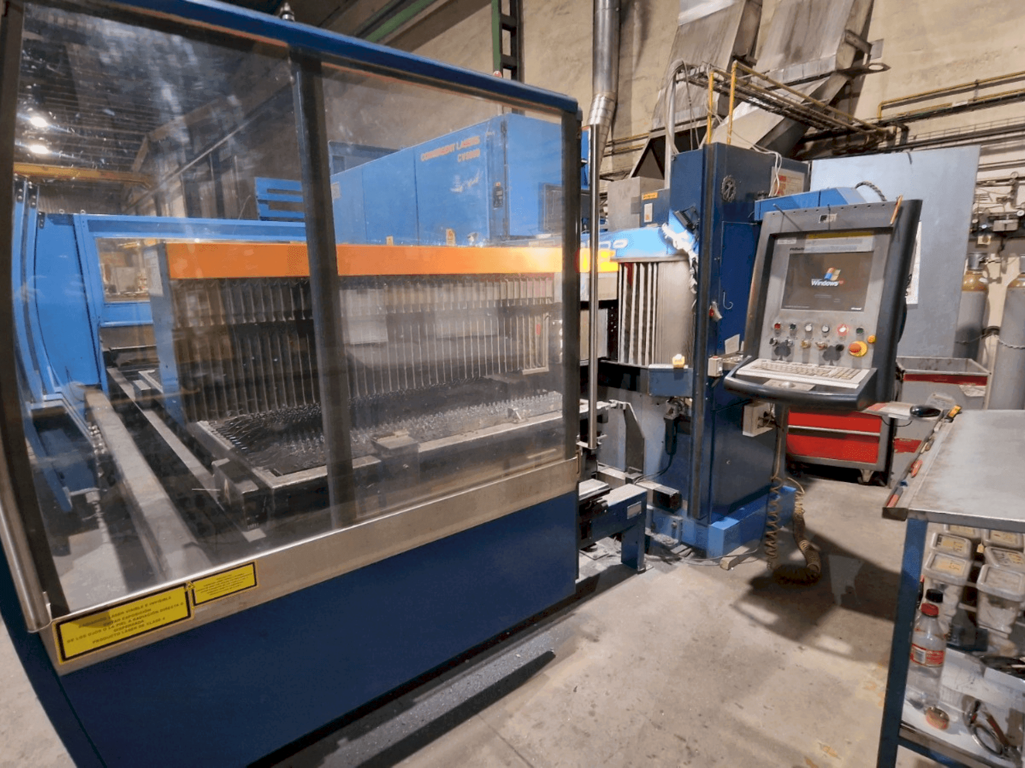 Vooraanzicht van Prima Industrie PLATINO 1530 machine