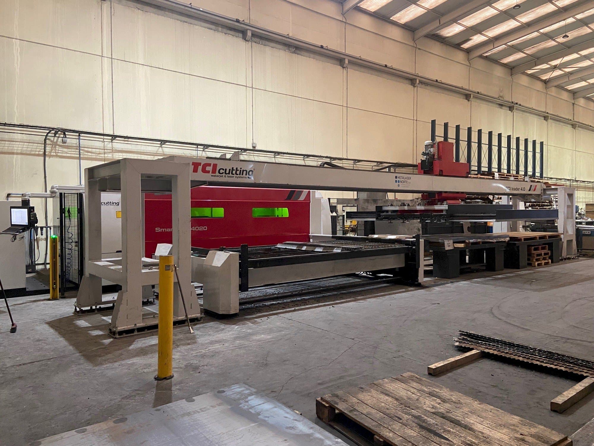 Vooraanzicht van TCI Smartline Fiber 4020 machine