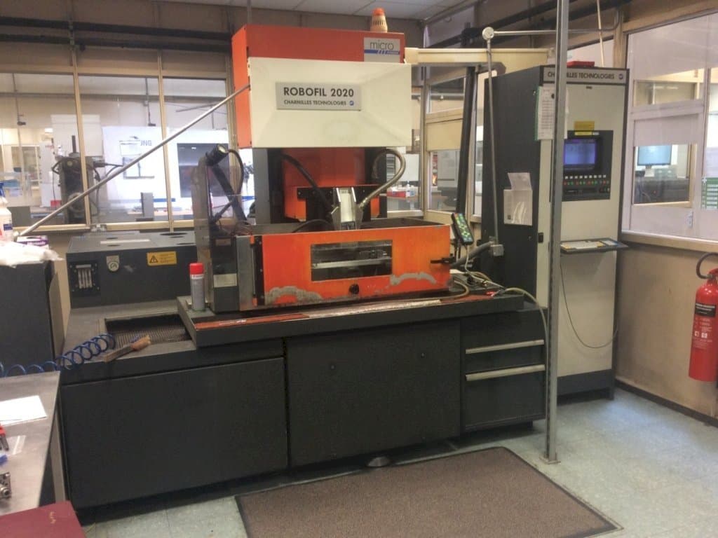 Vooraanzicht van CHARMILLES Technologies Robofil 2020 - 1 machine