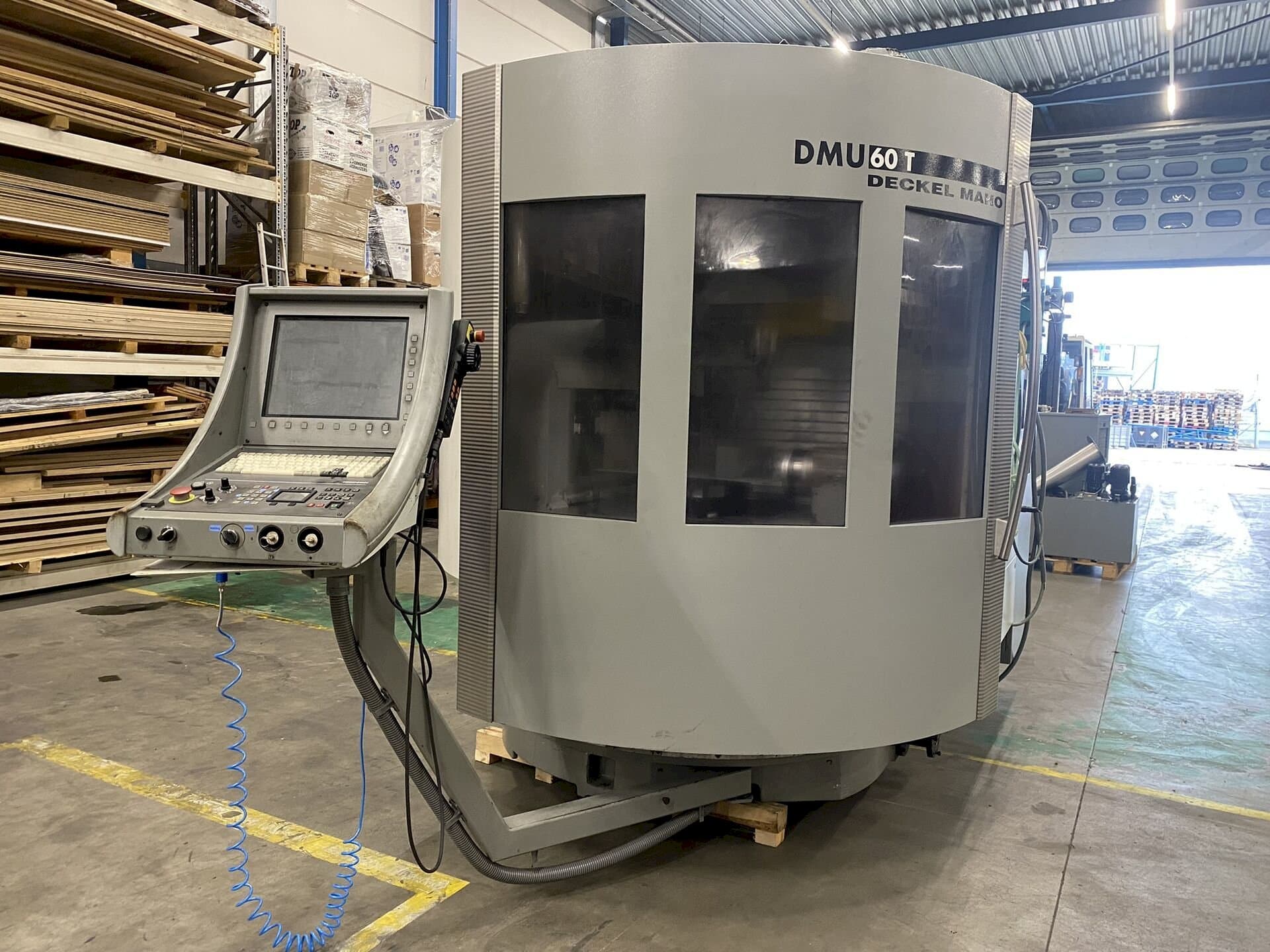 Vooraanzicht van DECKEL MAHO DMU60T machine