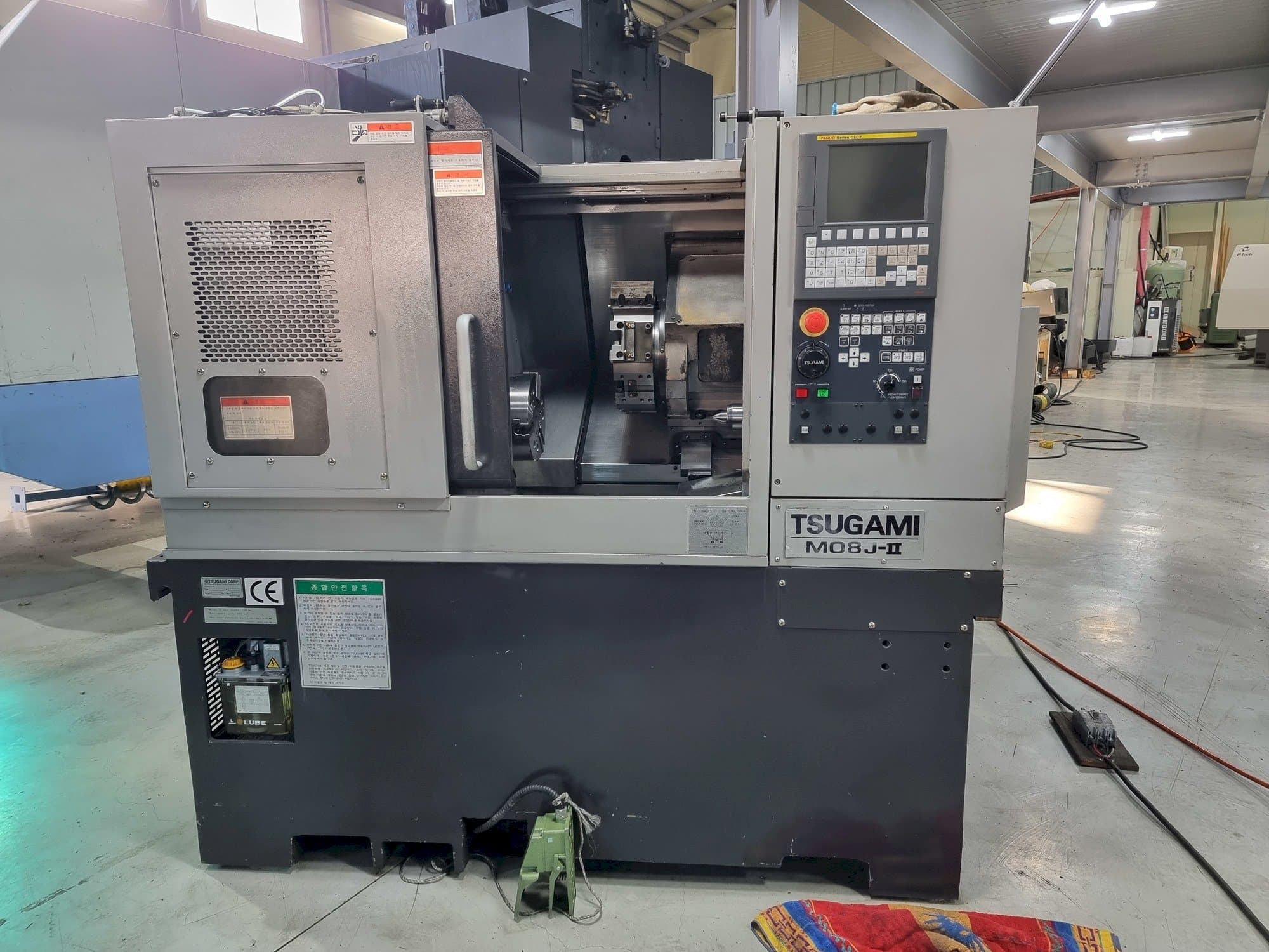 Vooraanzicht van TSUGAMI M08J-Ⅱ machine
