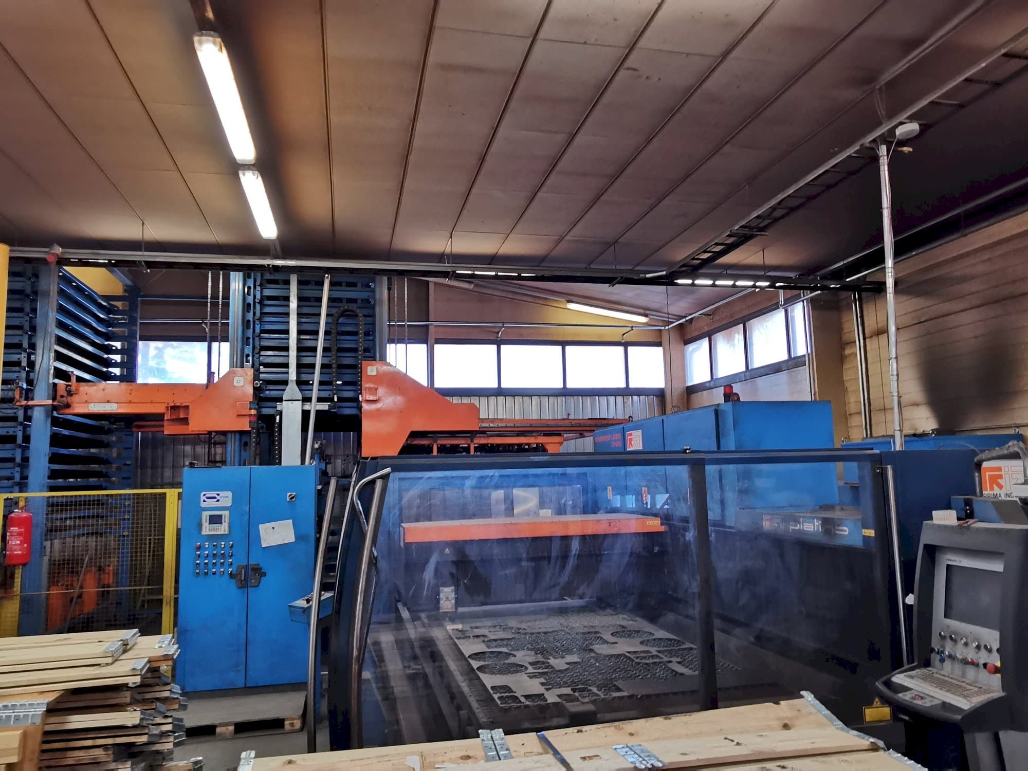 Vooraanzicht van Prima Industrie Platino 1530 machine