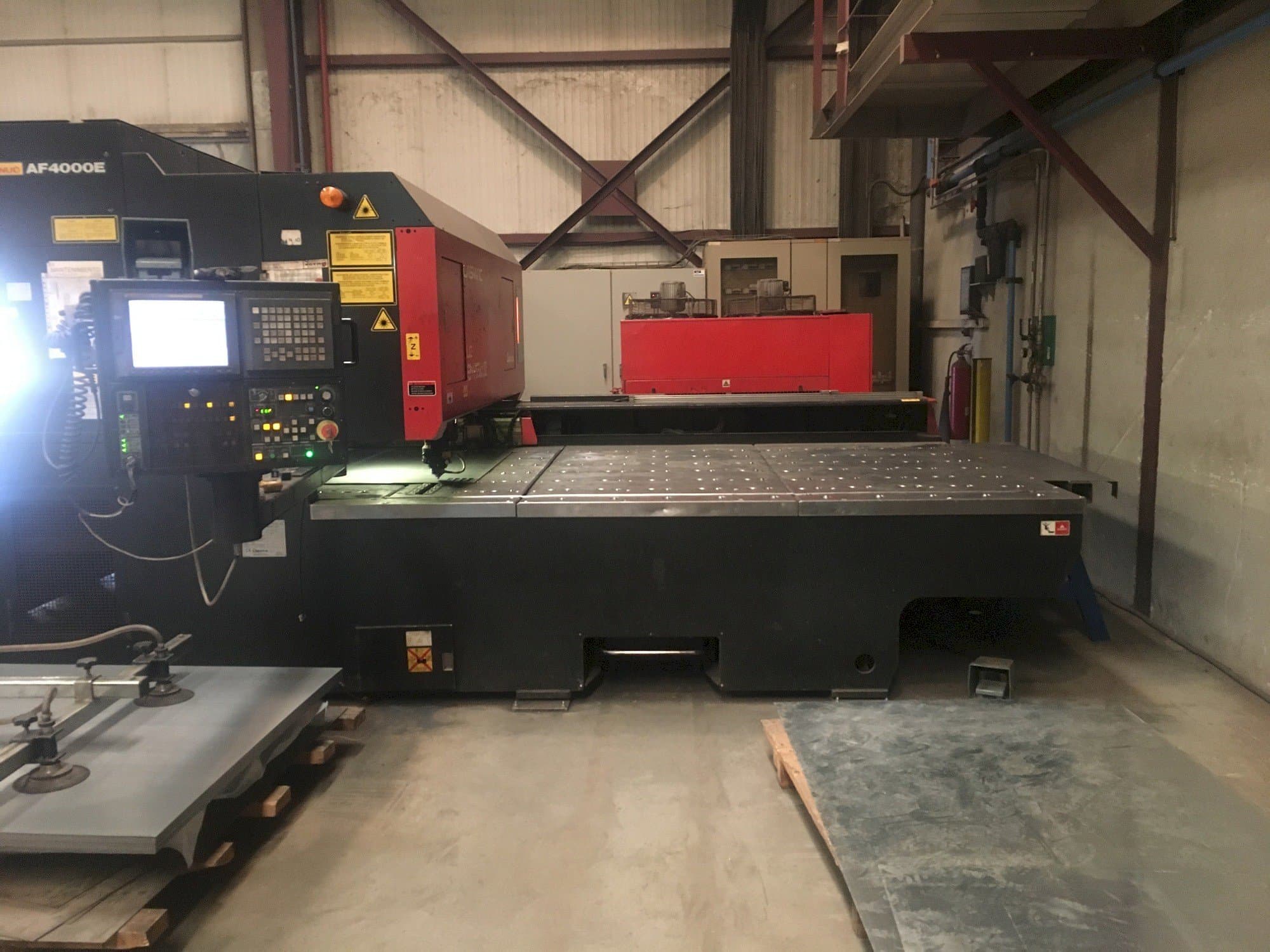 Vooraanzicht van AMADA LC 2415 A3 machine