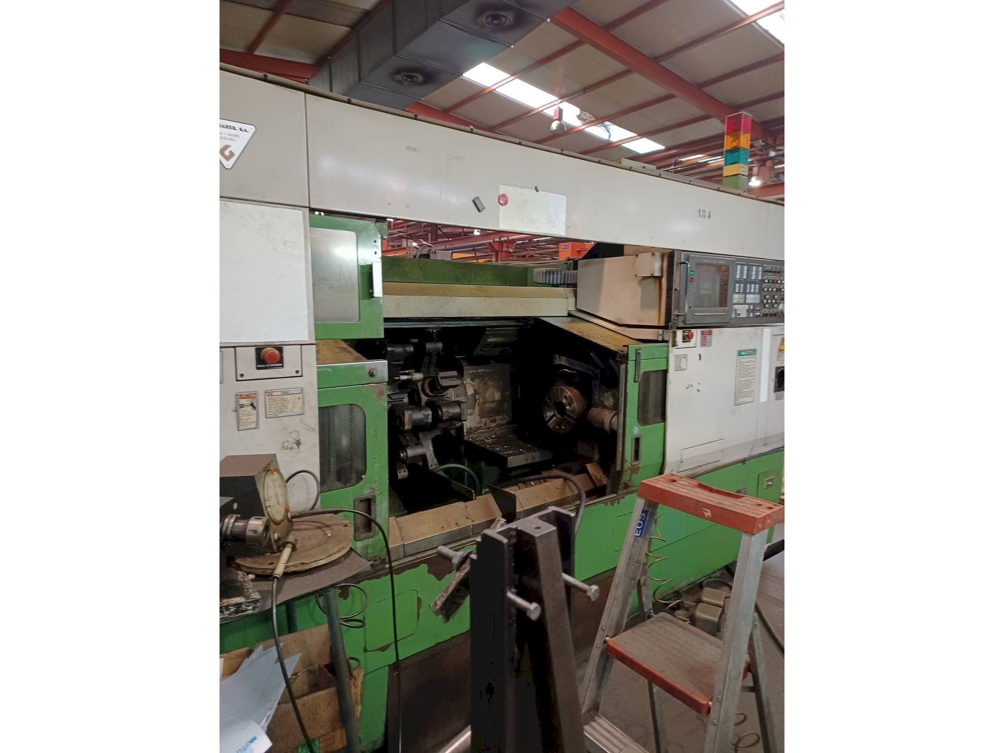 Vooraanzicht van Mazak Multiplex 630 machine