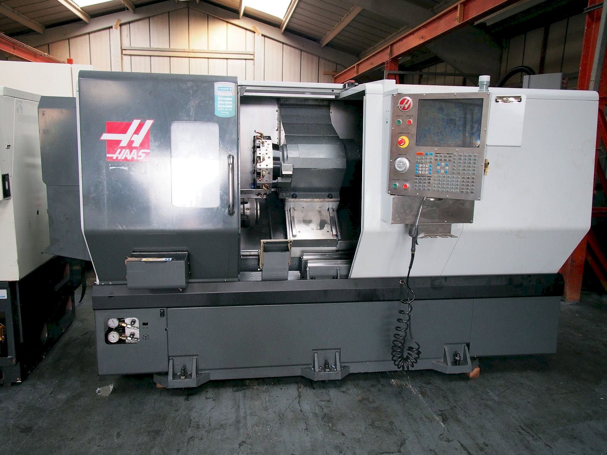 Vooraanzicht van HAAS ST-30 machine