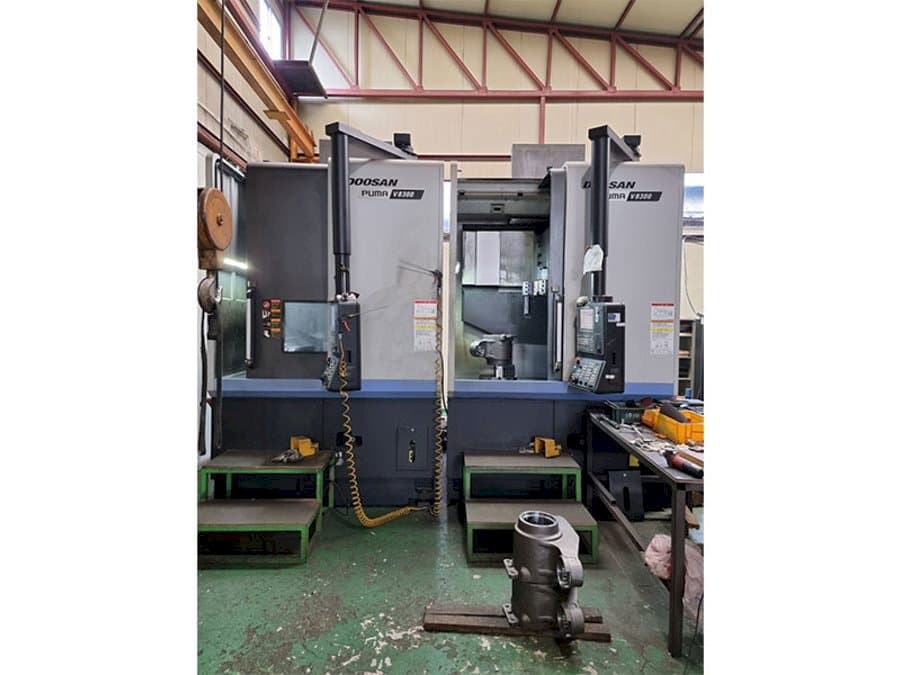 Vooraanzicht  van Doosan Puma V8300  machine