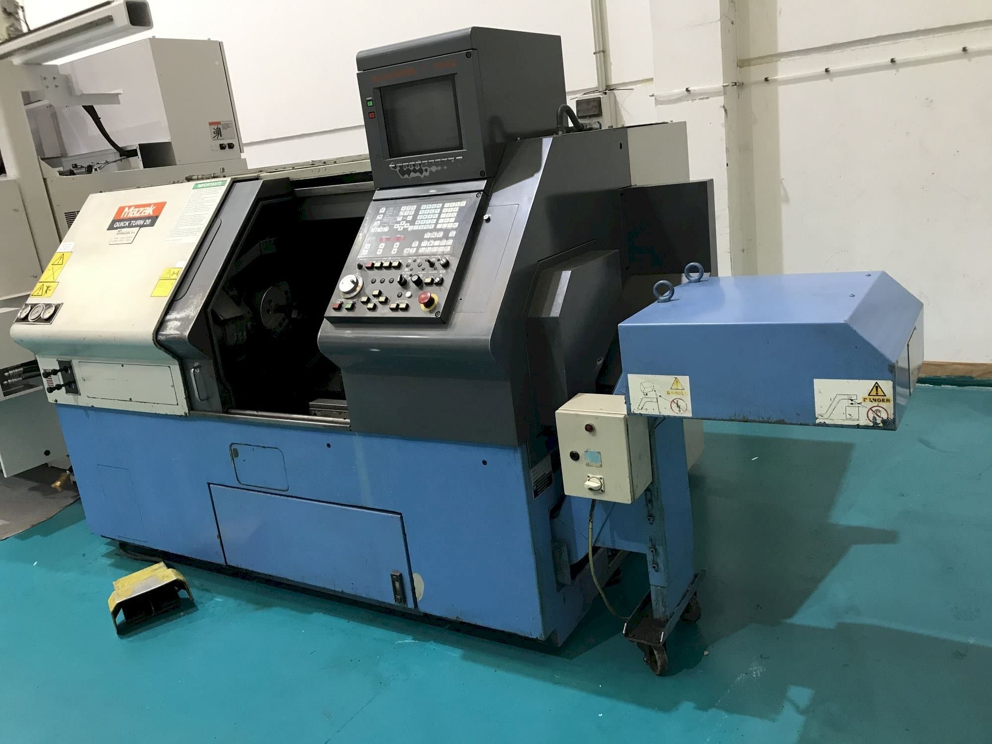 Vooraanzicht van Mazak QUICK TURN 20 machine