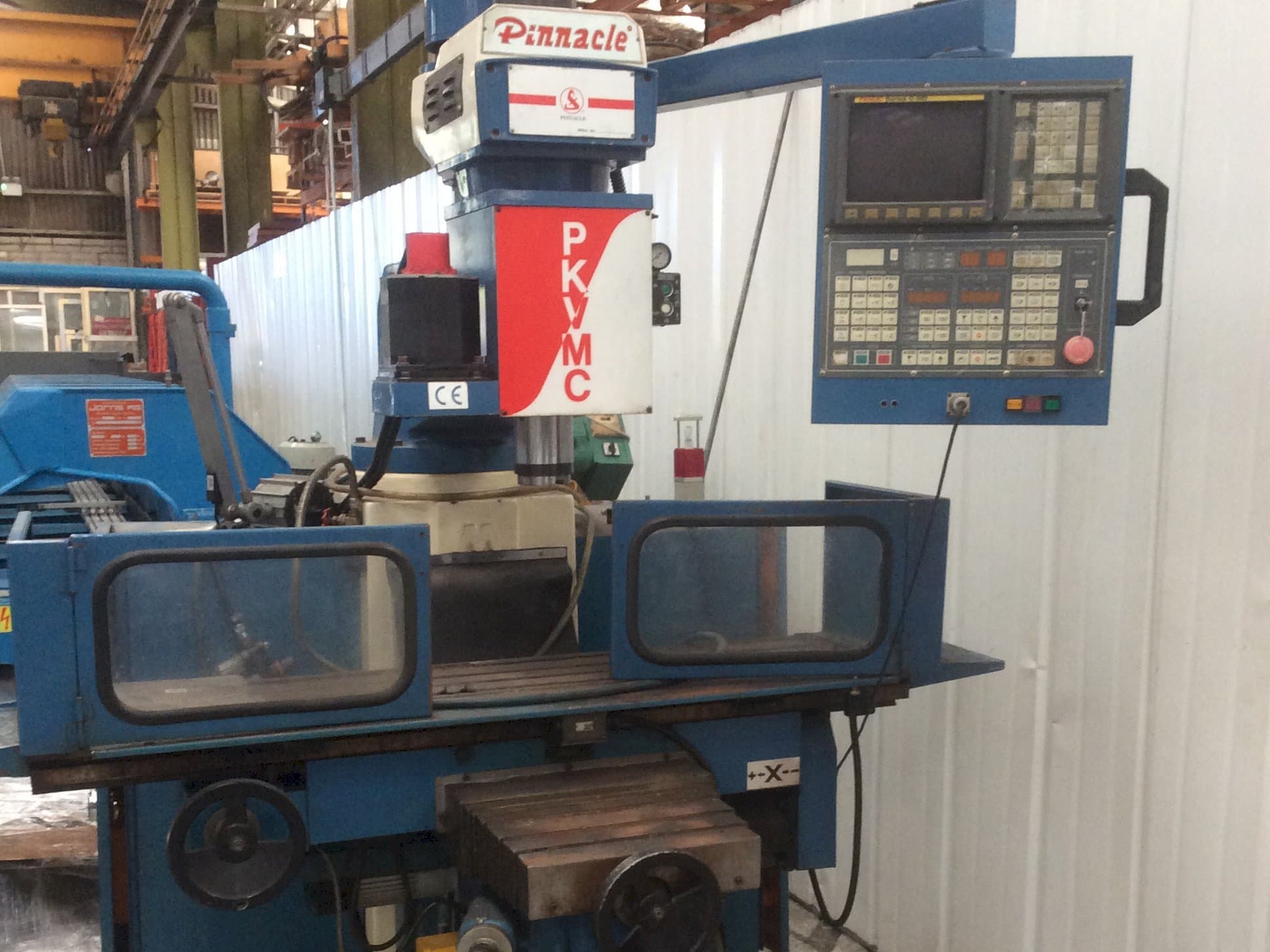 Vooraanzicht van Pinnacle PKVMC machine