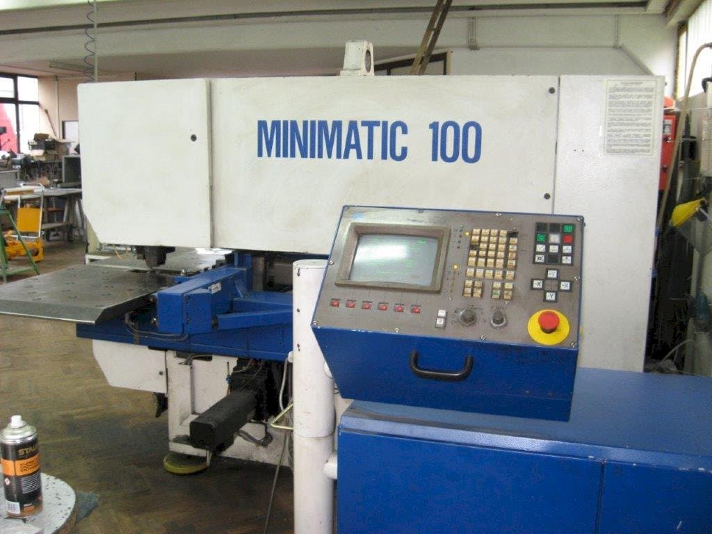 Vooraanzicht van Trumpf Minimatic 100 machine