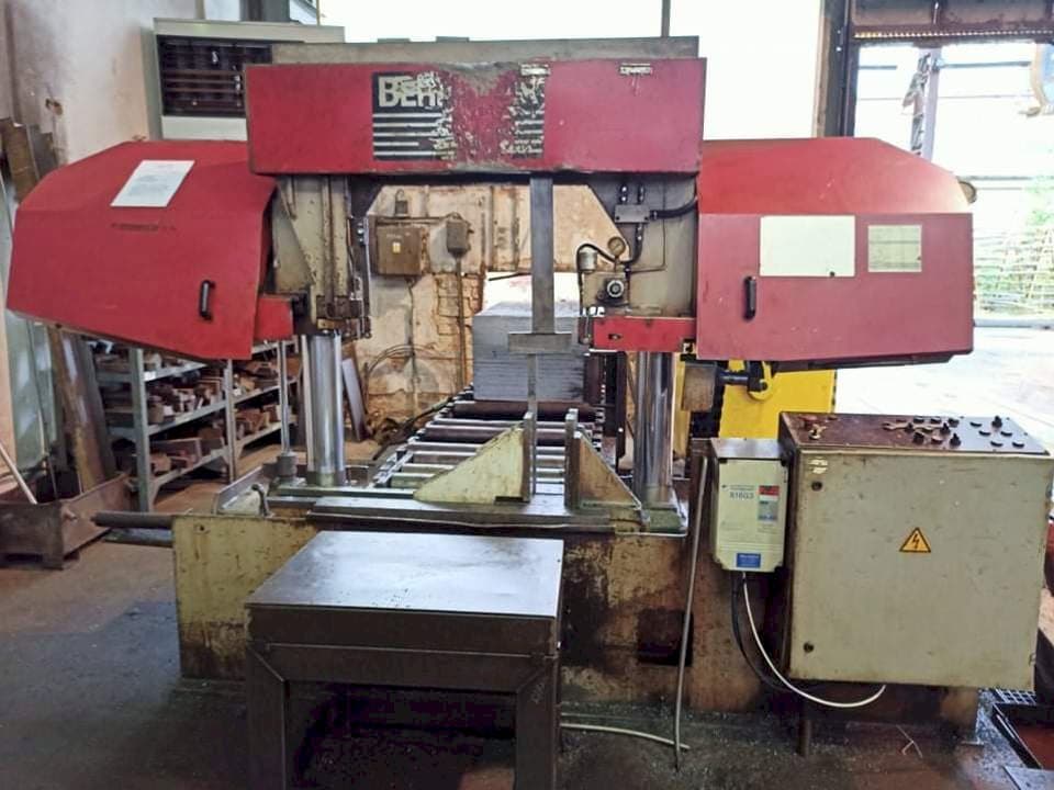 Vooraanzicht van Behringer HBP 530 machine
