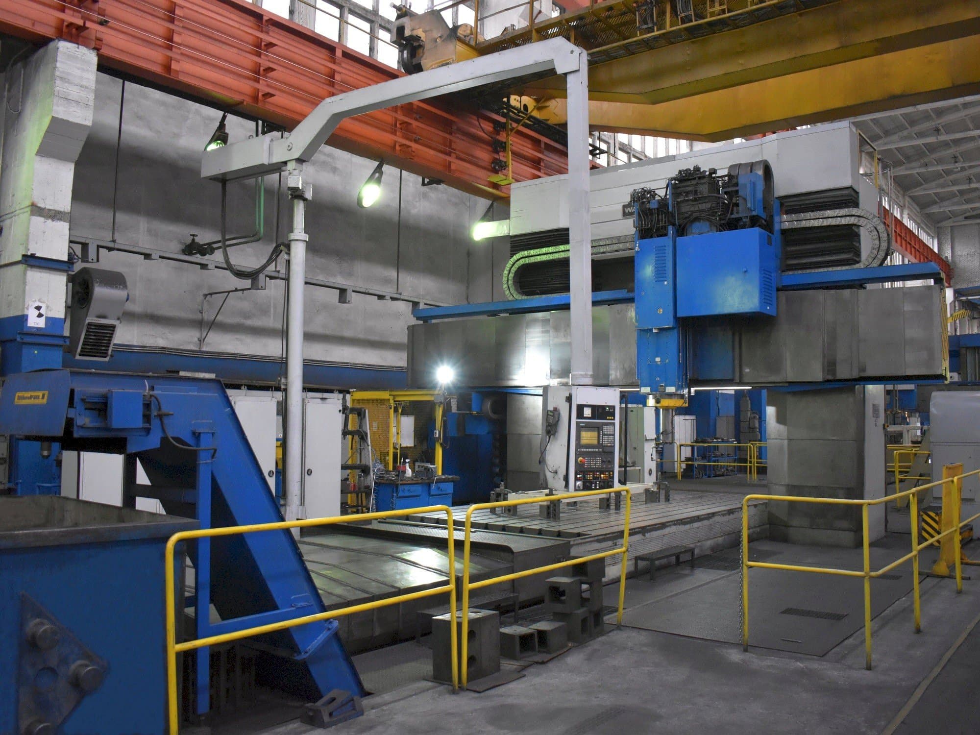 Vooraanzicht van WALDRICH COBURG 17S 10FP 300 NC machine