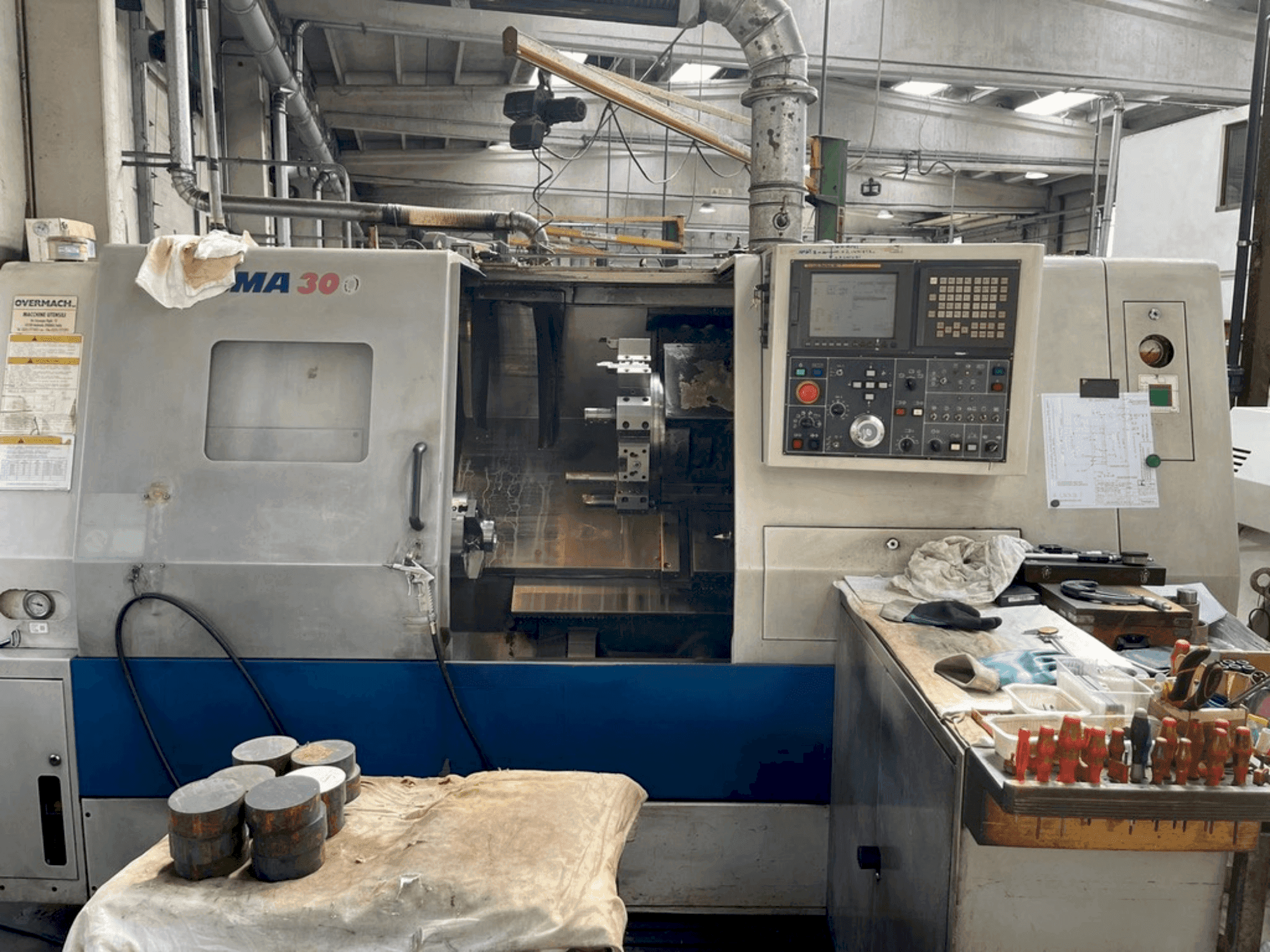 Vooraanzicht van DAEWOO PUMA 300B machine