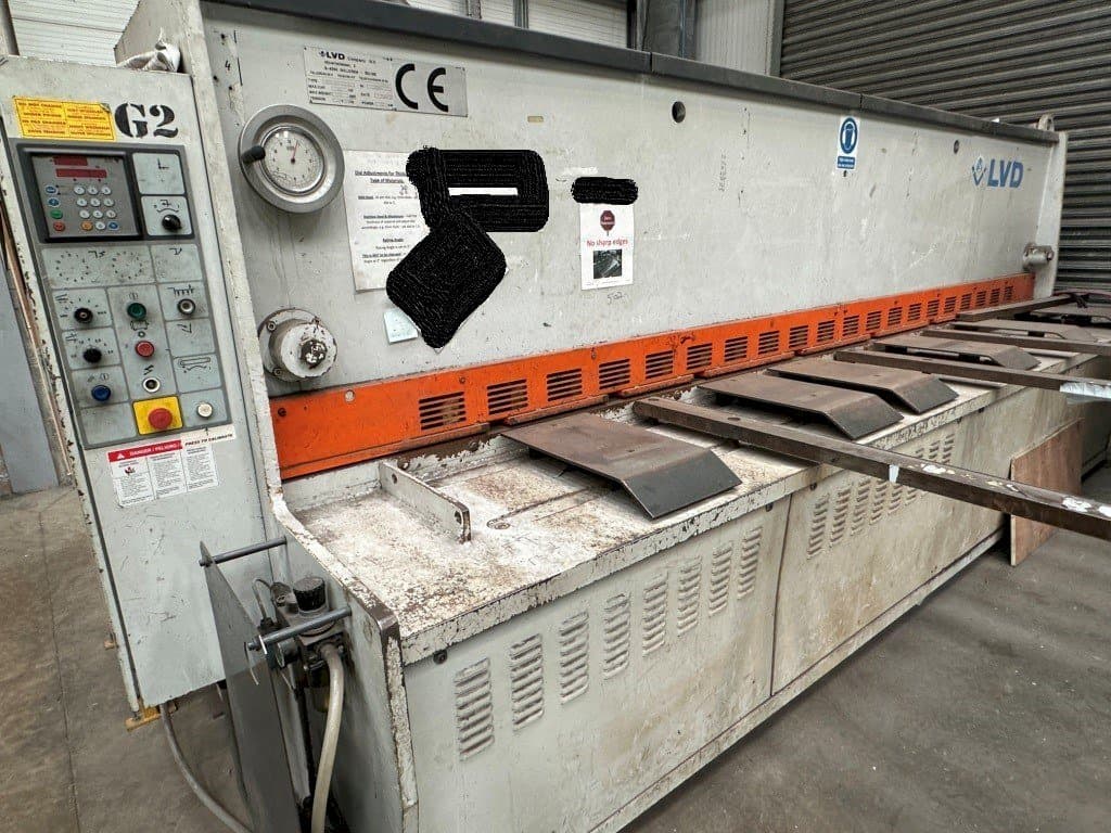 Vooraanzicht van LVD HST-C 40/6 machine