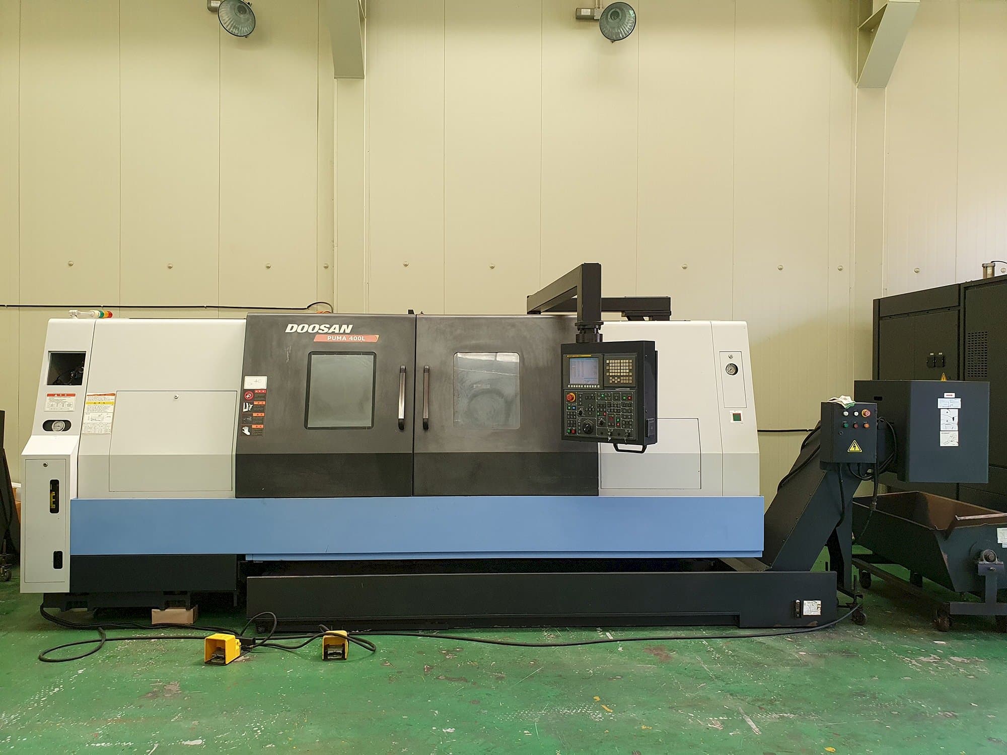 Vooraanzicht van Doosan PUMA 400LB machine