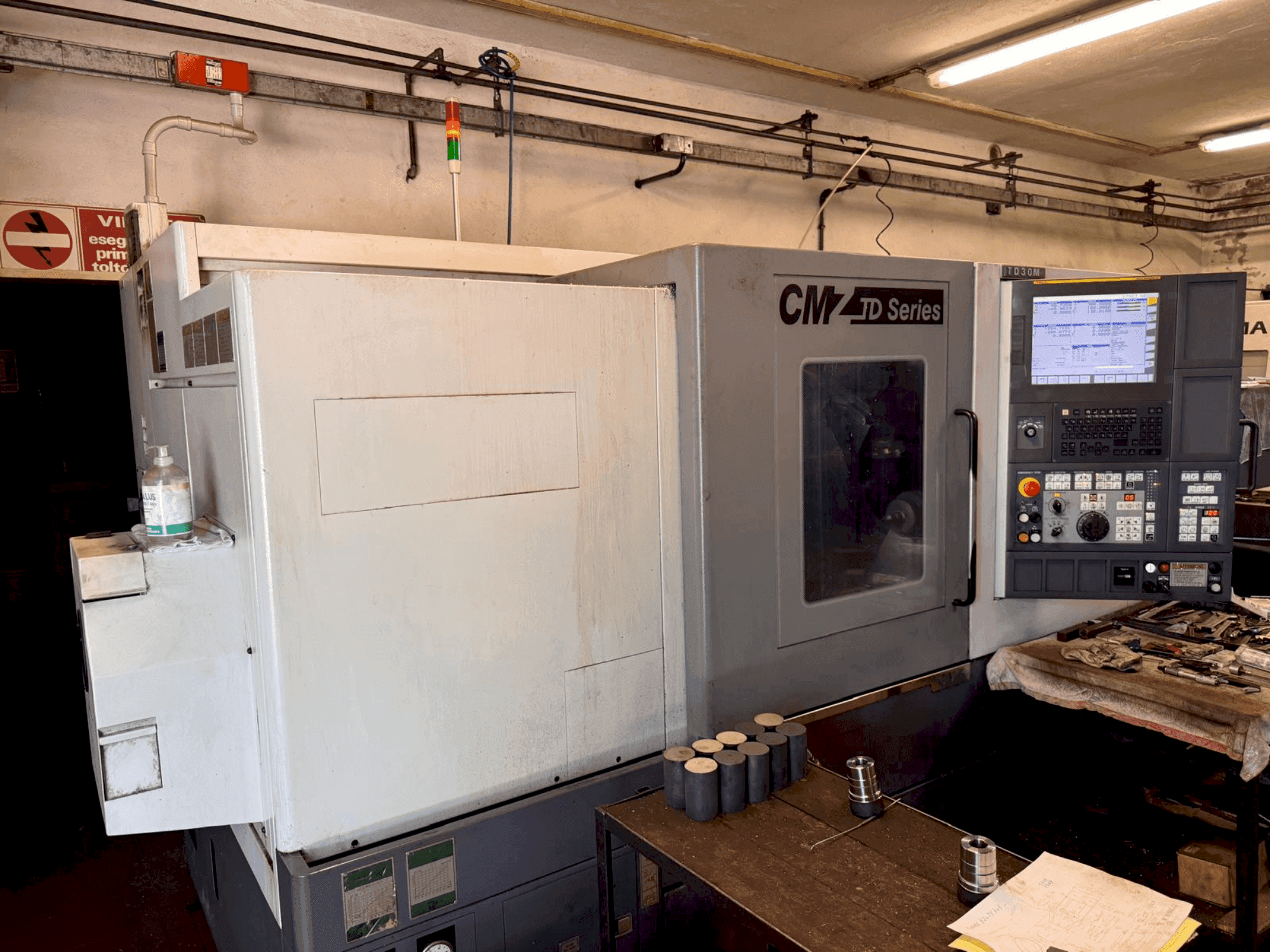 Vooraanzicht van CMZ TD30M machine