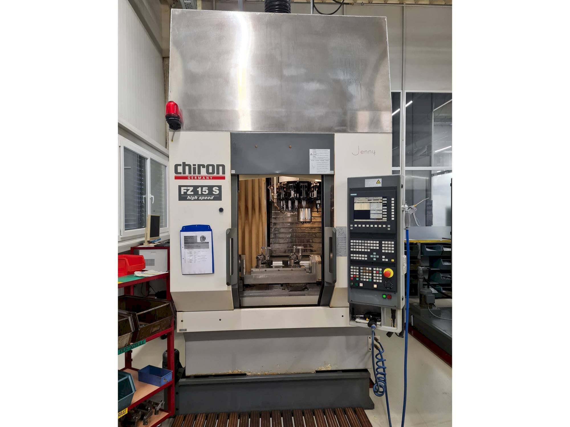 Vooraanzicht van CHIRON FZ 15 S machine