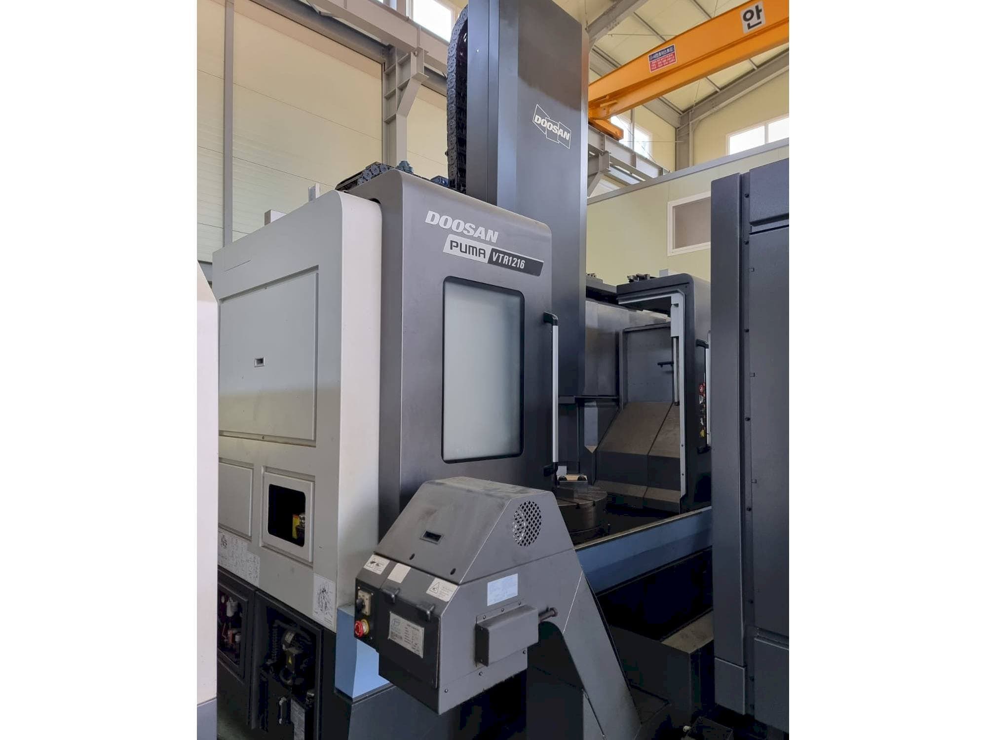 Vooraanzicht van Puma VTR 1216 machine