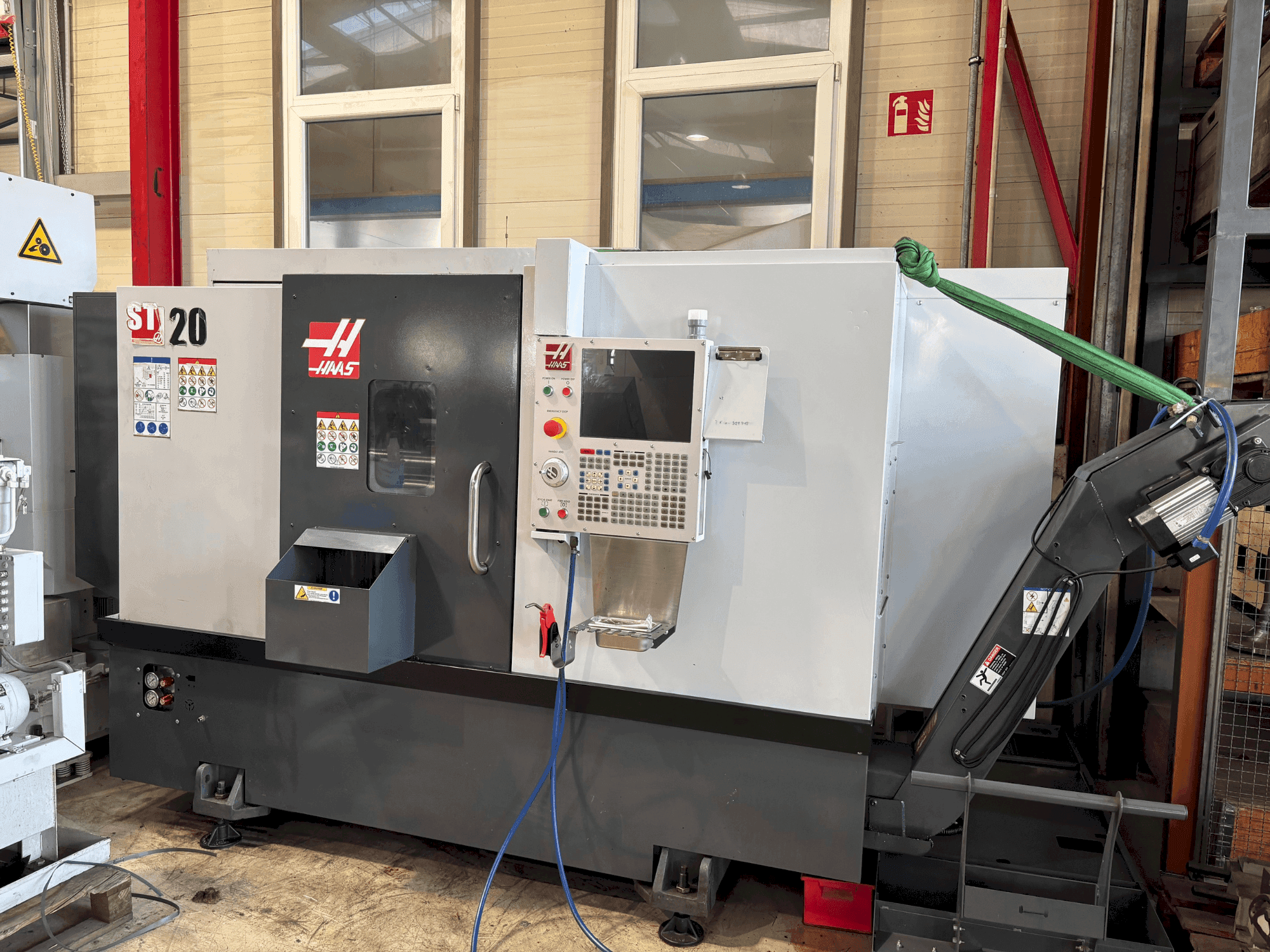 Vooraanzicht van HAAS ST-20 machine