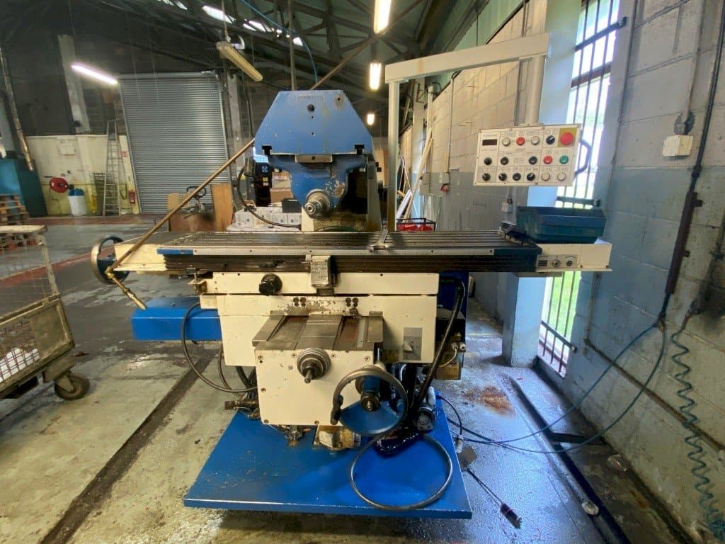 Vooraanzicht van TOS Olomouc FGU 32 machine