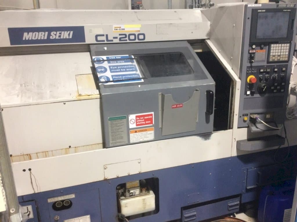 Vooraanzicht van MORI SEIKI CL-200 machine