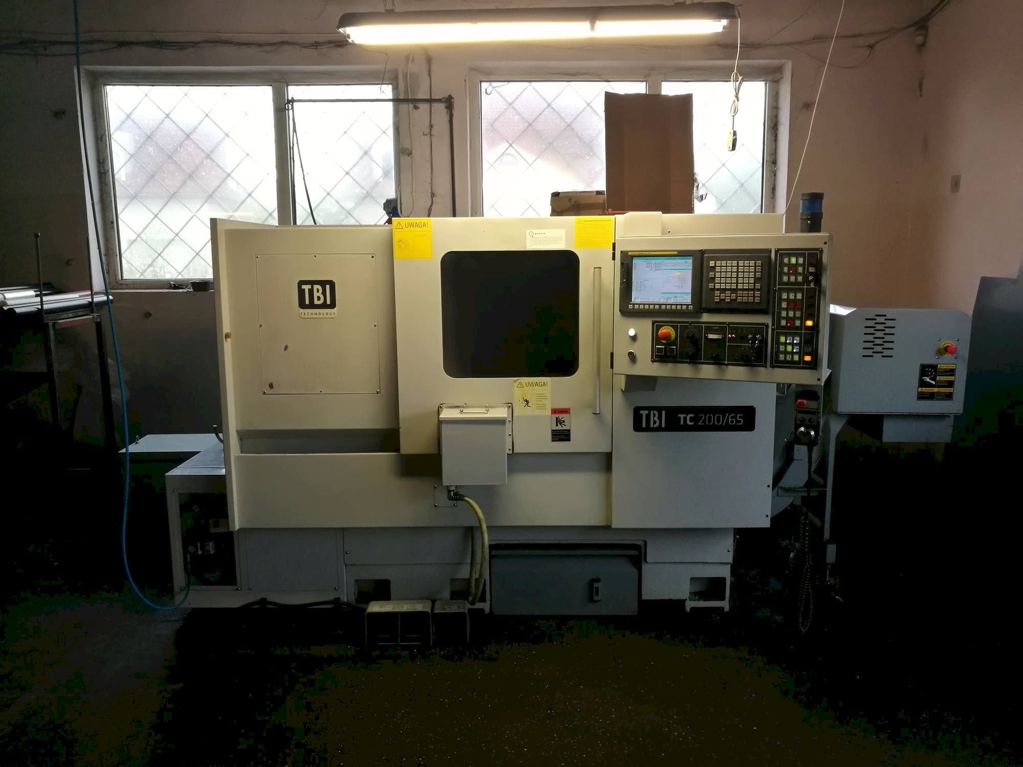 Vooraanzicht van TBI TC 200-65MC machine