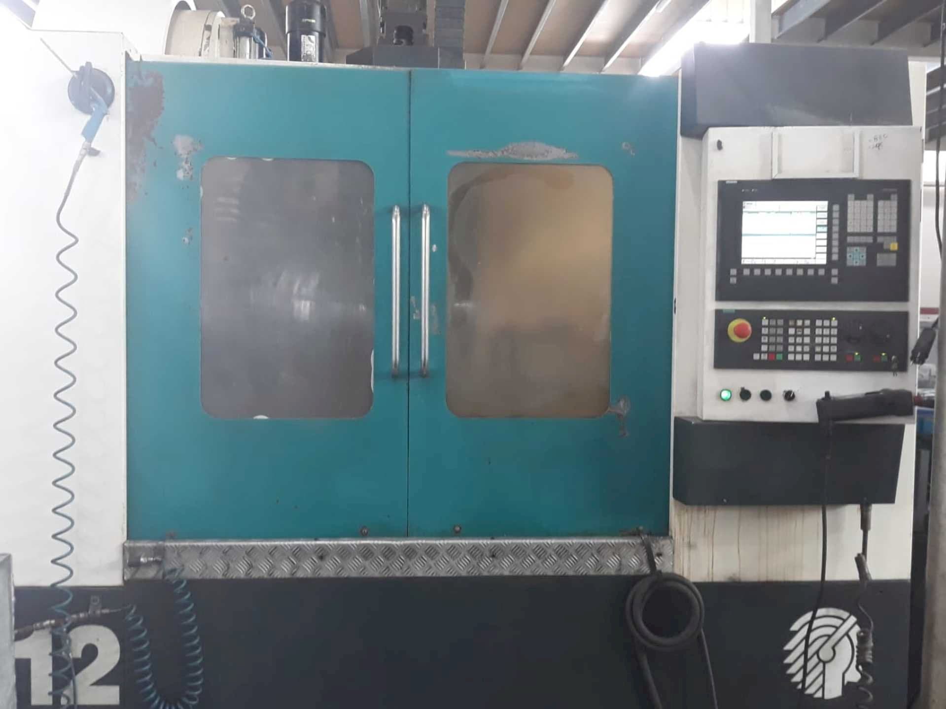 Vooraanzicht van Huron VX12 machine