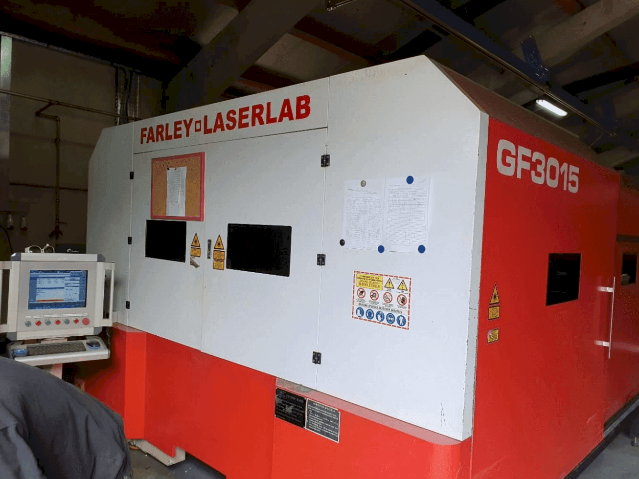 Vooraanzicht van Farley Laserlab Ht Gf 3015 Fiber machine