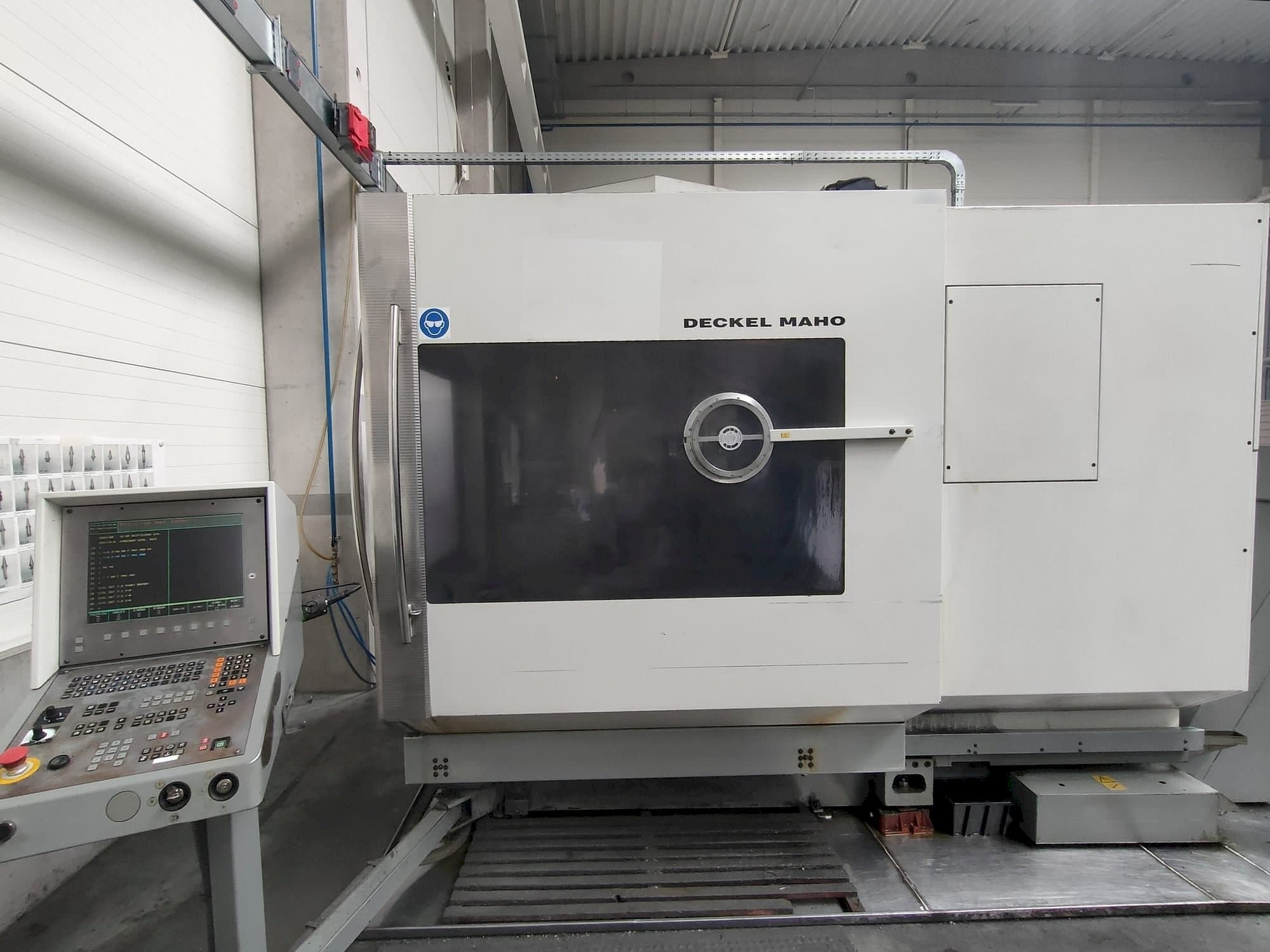 Vooraanzicht van DECKEL MAHO DMU 60P machine