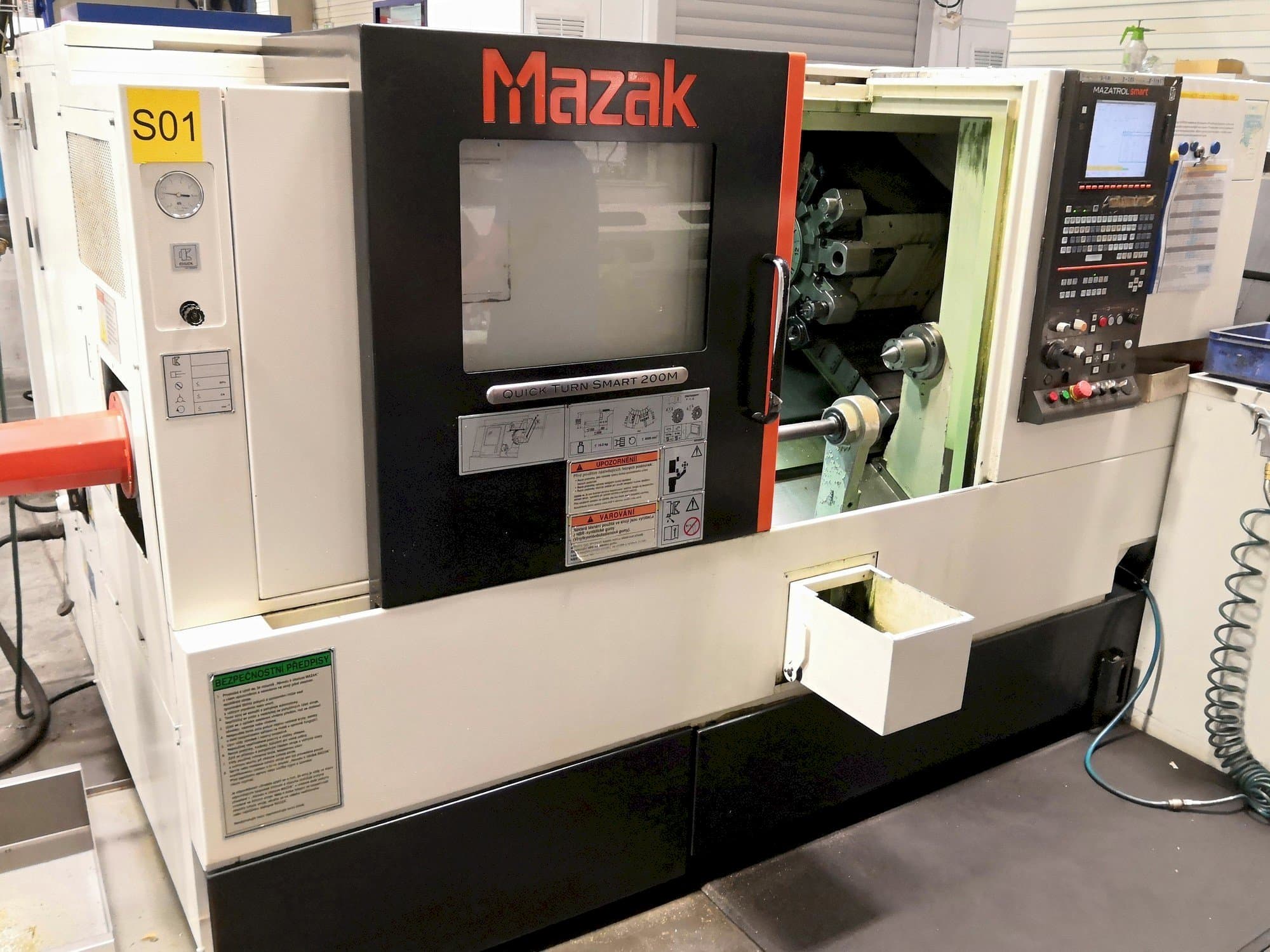 Vooraanzicht van Mazak Quick Turn Smart 200M machine