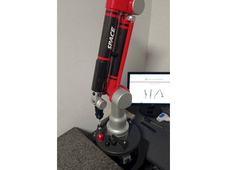 Vooraanzicht  van Tomelleri Engineering Space - 6 Axes  machine