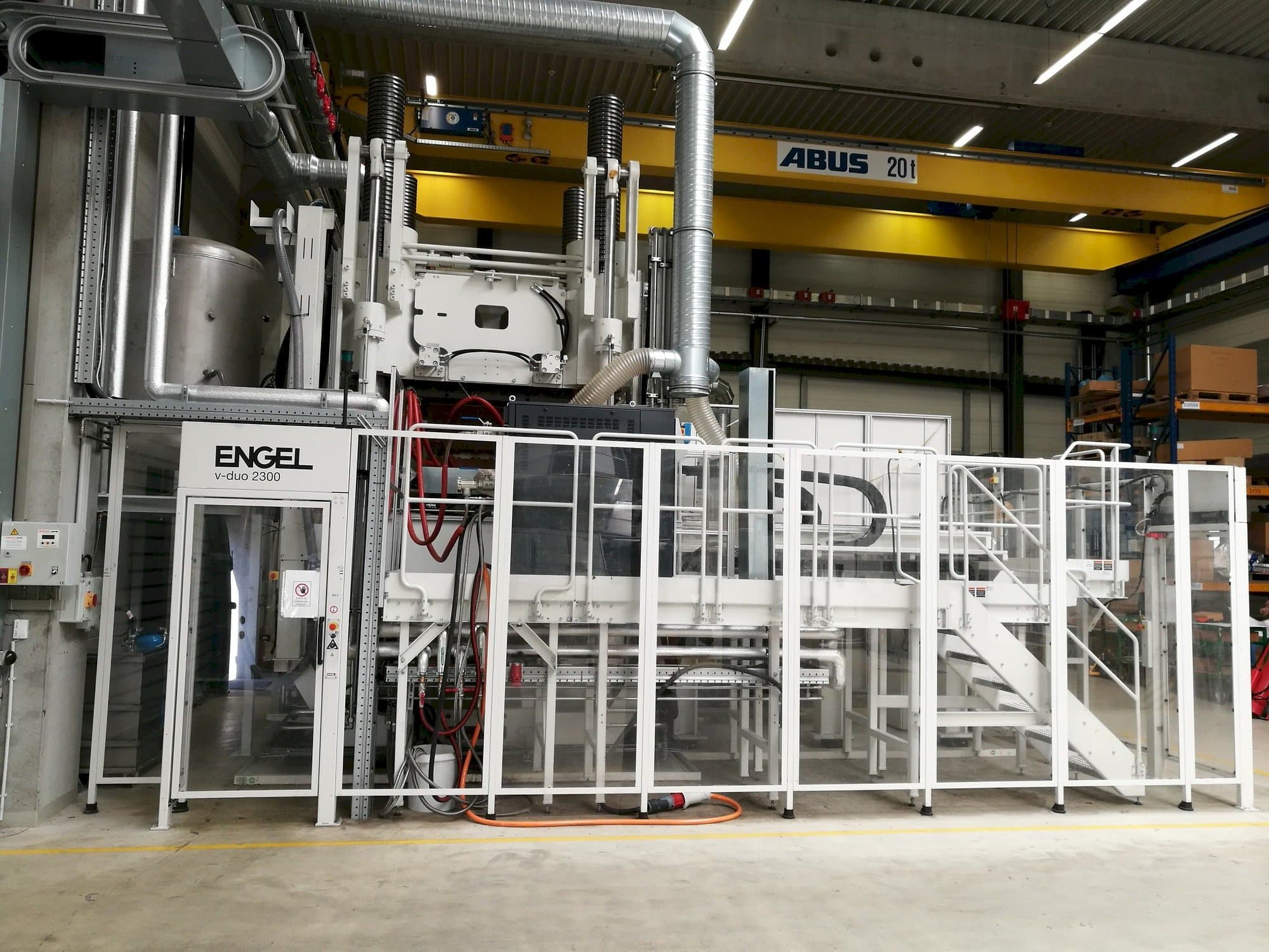 Vooraanzicht  van ENGEL V-Duo 2300  machine