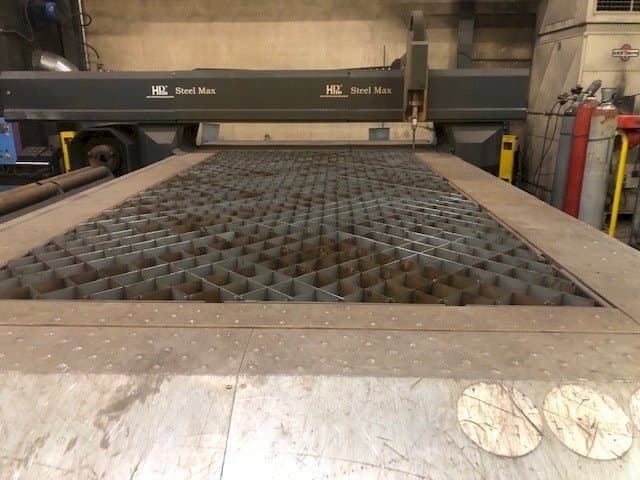 Vooraanzicht van Hypertherm HPm Steel Max HPR130 machine