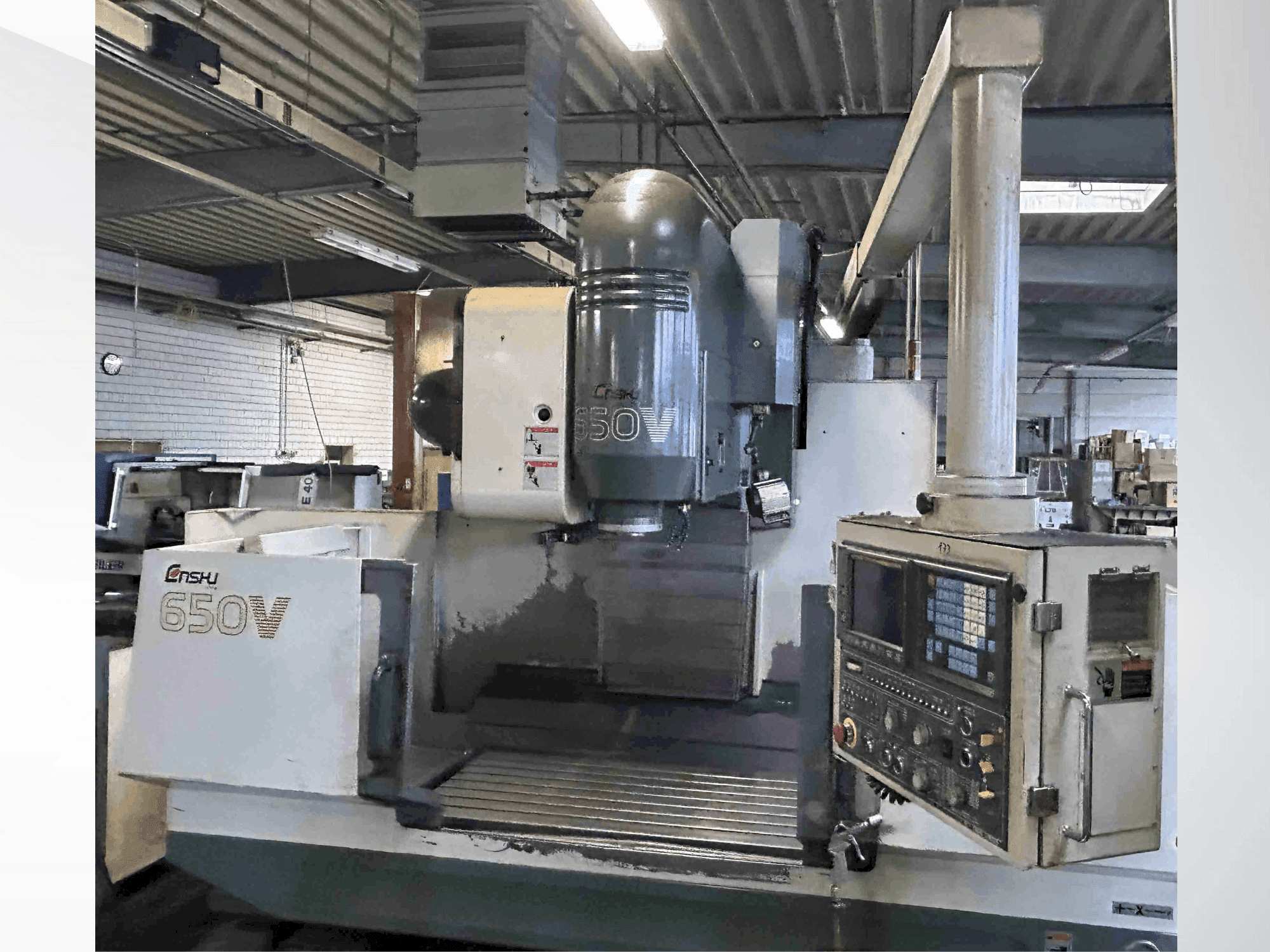 Vooraanzicht van Enshu 650 V machine