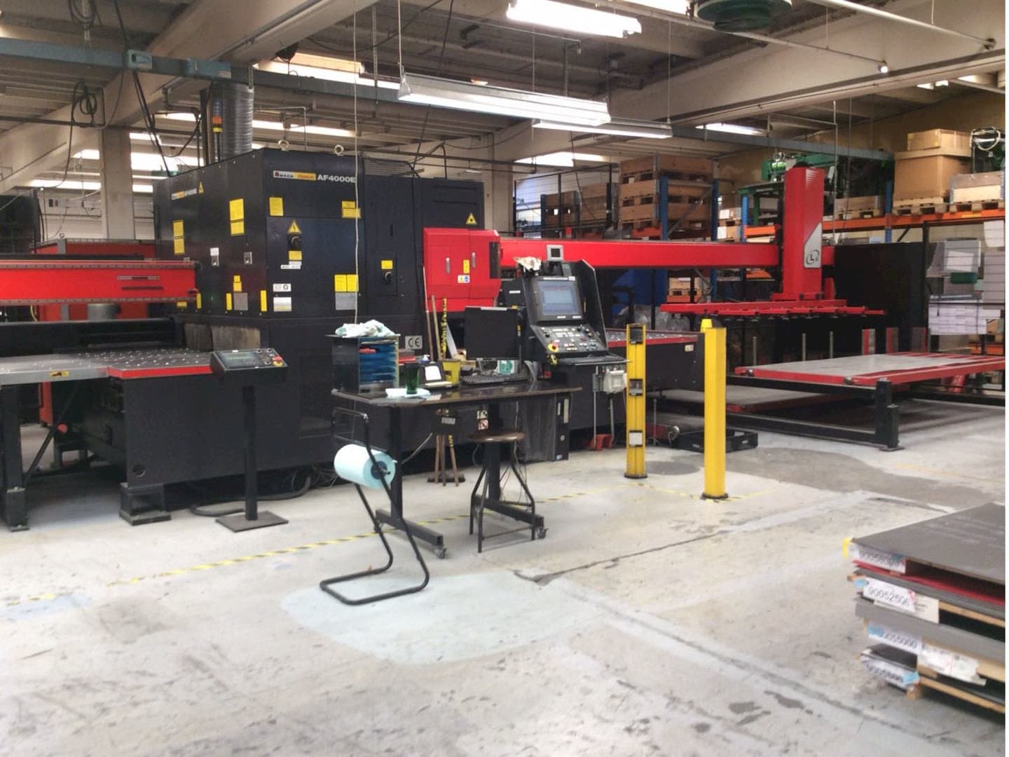 Vooraanzicht van AMADA LC 2415 Alpha IV NT machine