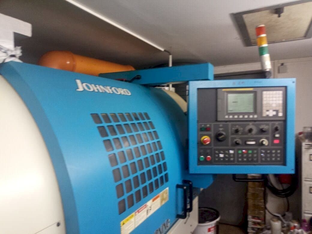 Vooraanzicht van Johnford SL-40 machine