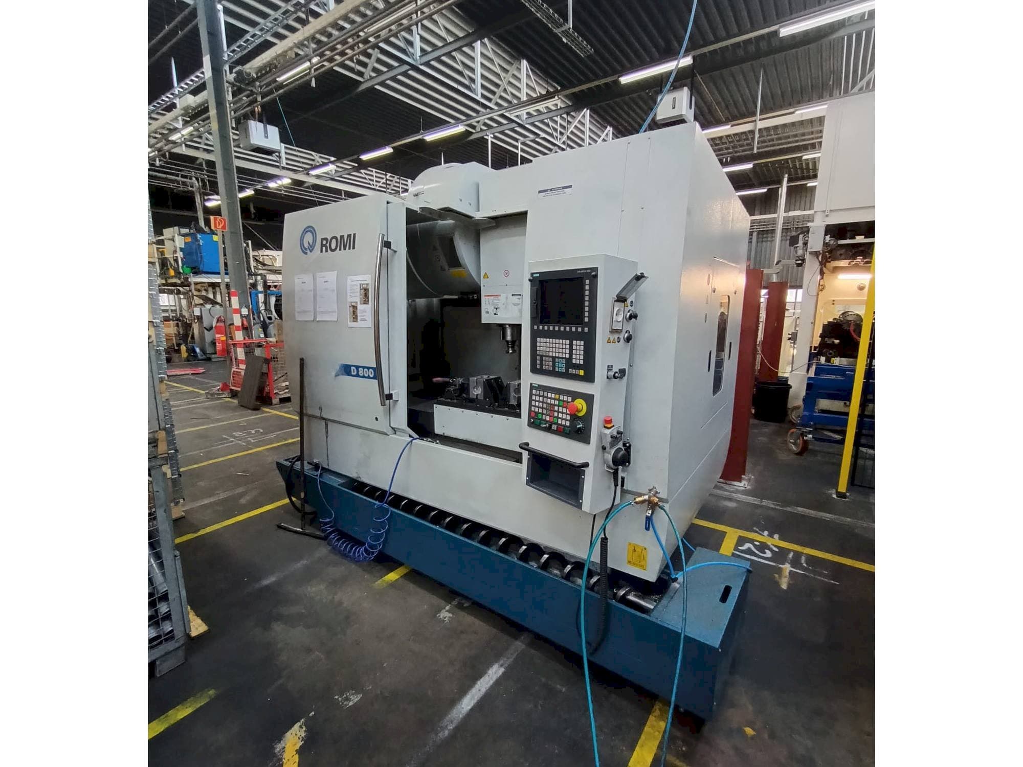 Vooraanzicht van Romi D800 machine