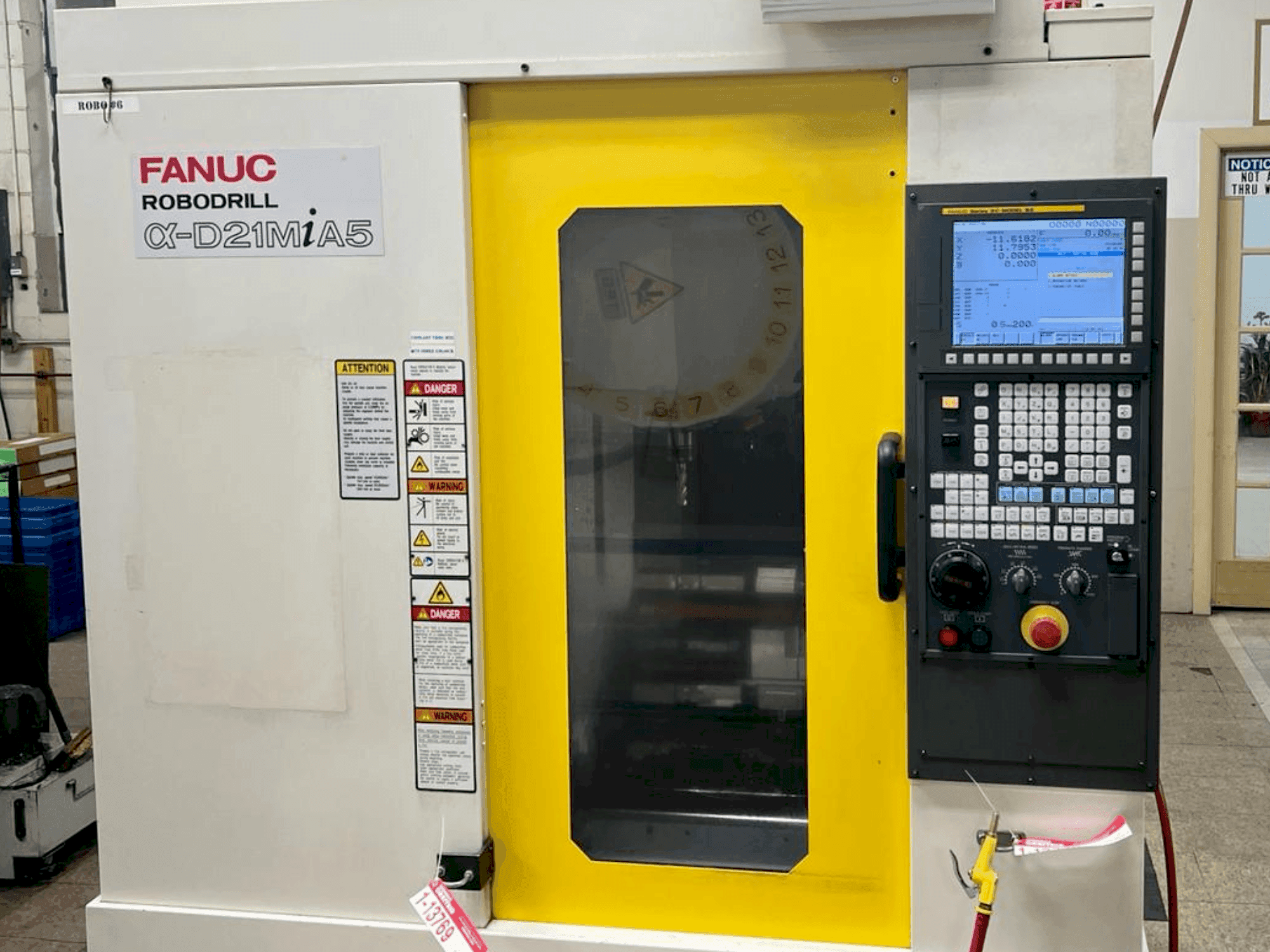Vooraanzicht  van FANUC Robodrill D21MiA5  machine