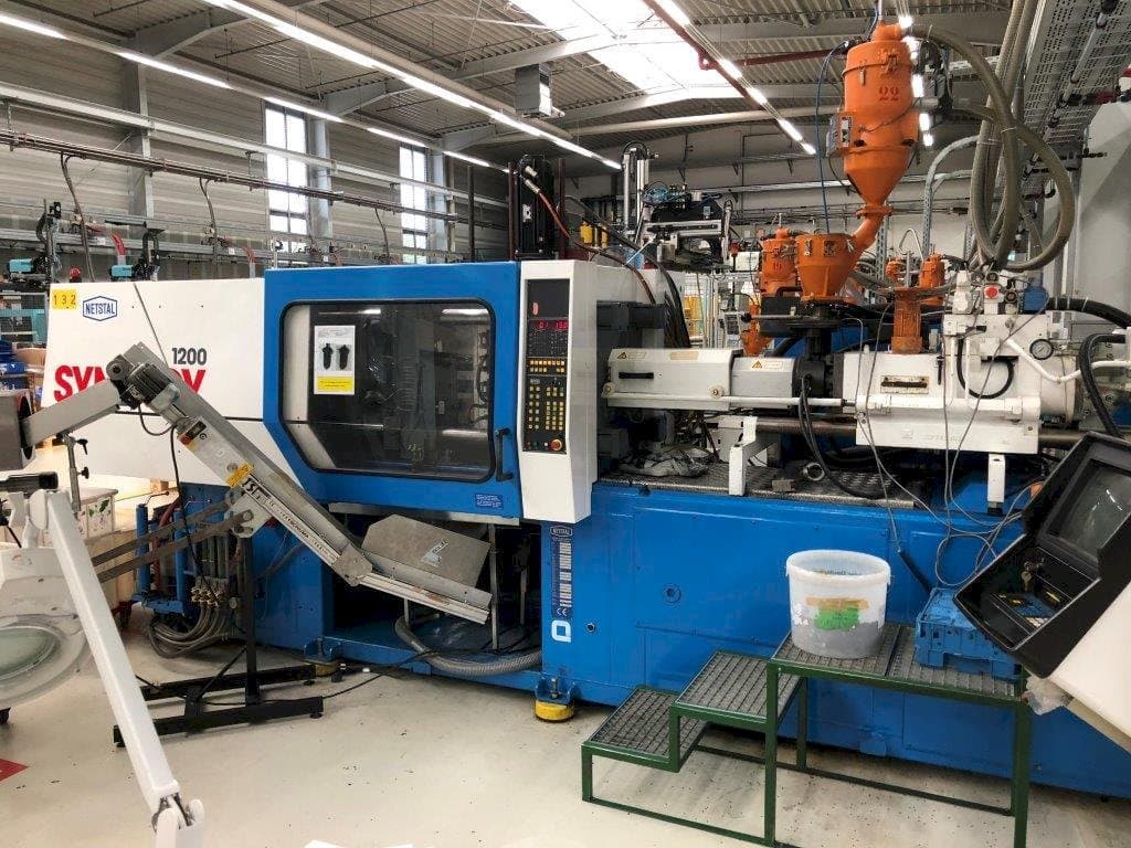 Vooraanzicht van Netstal Synergy S1200-230 machine