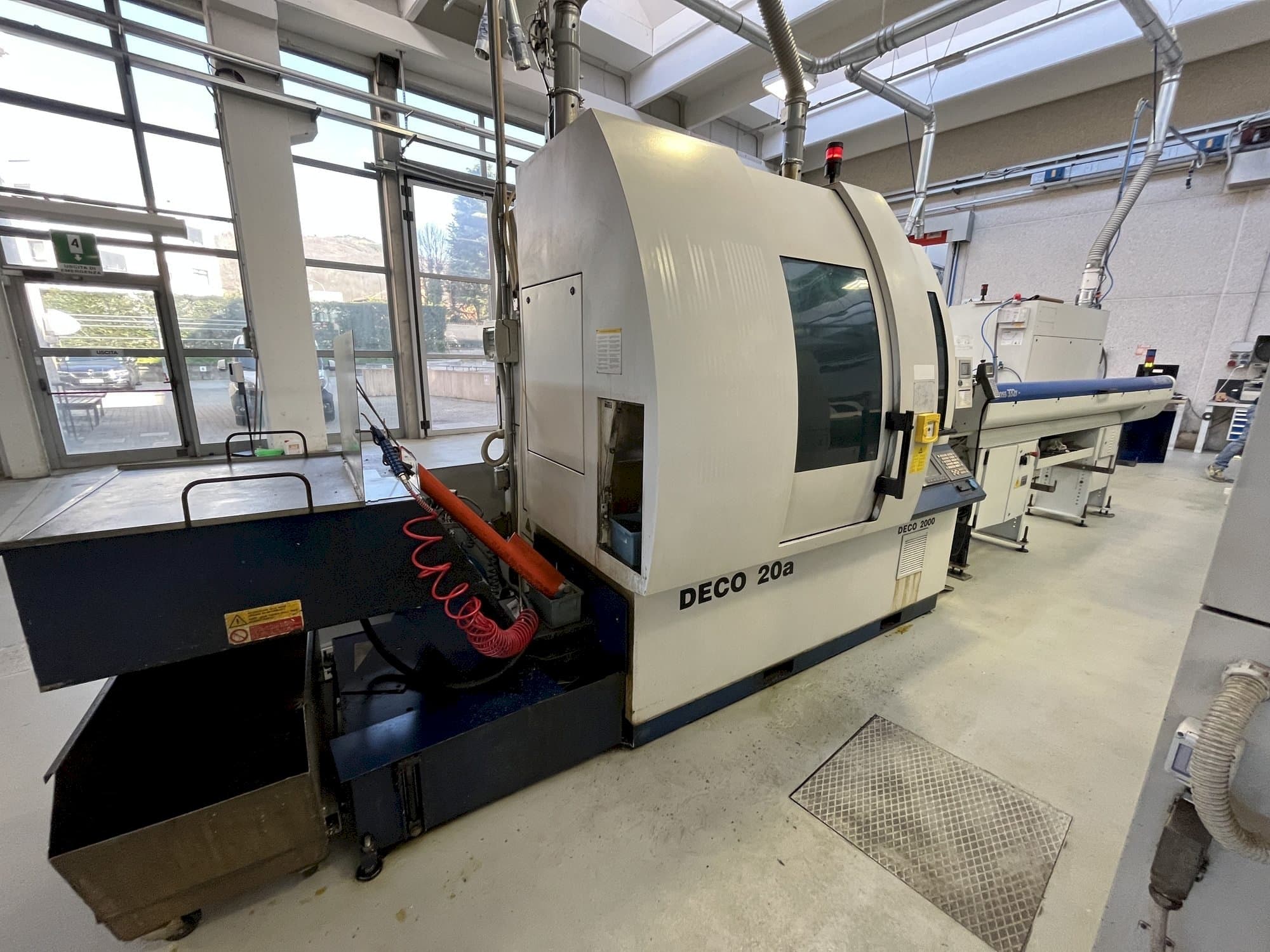 Vooraanzicht van TORNOS DECO 20A machine