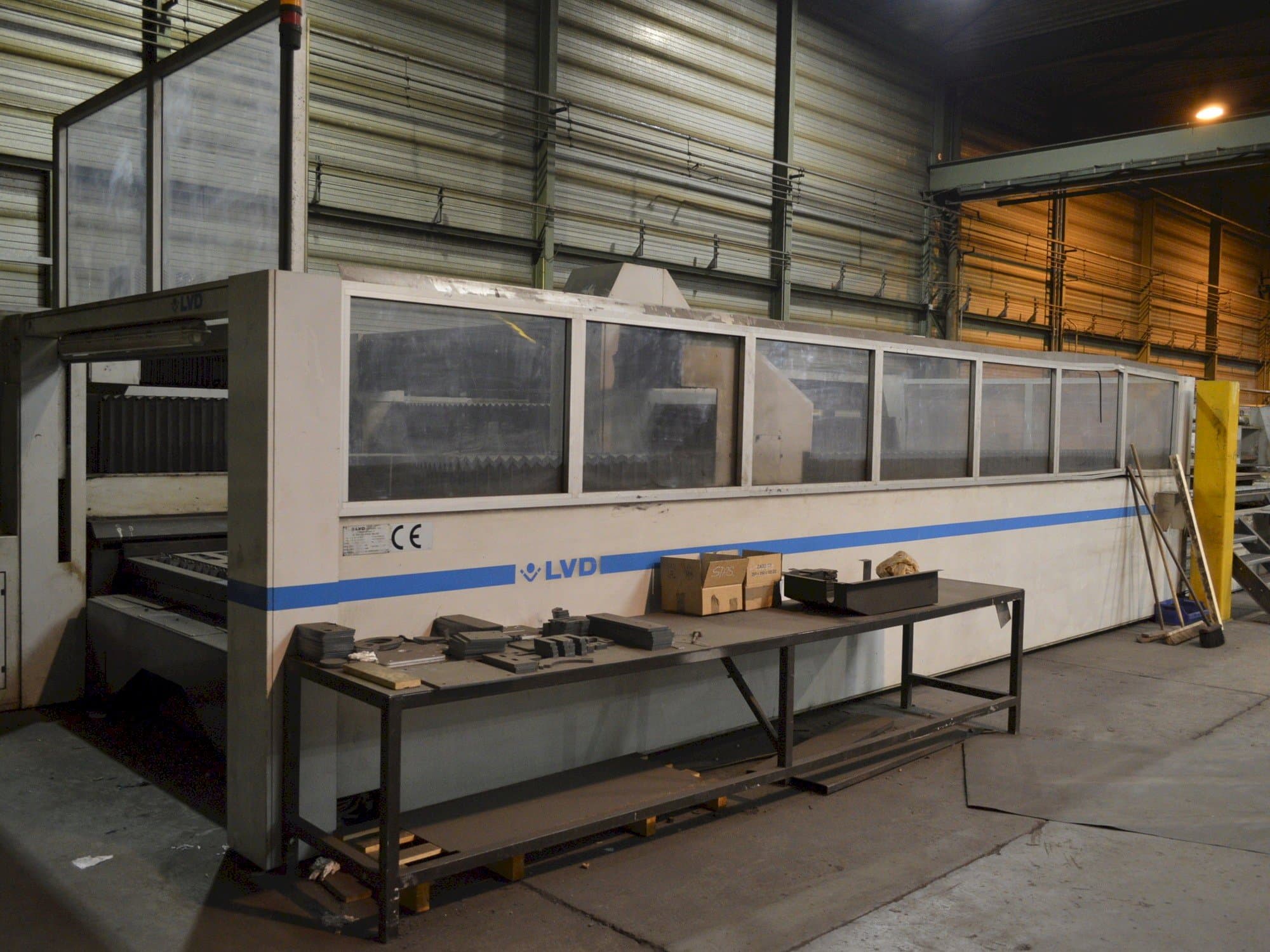 Vooraanzicht van LVD IMPULS 6020 machine