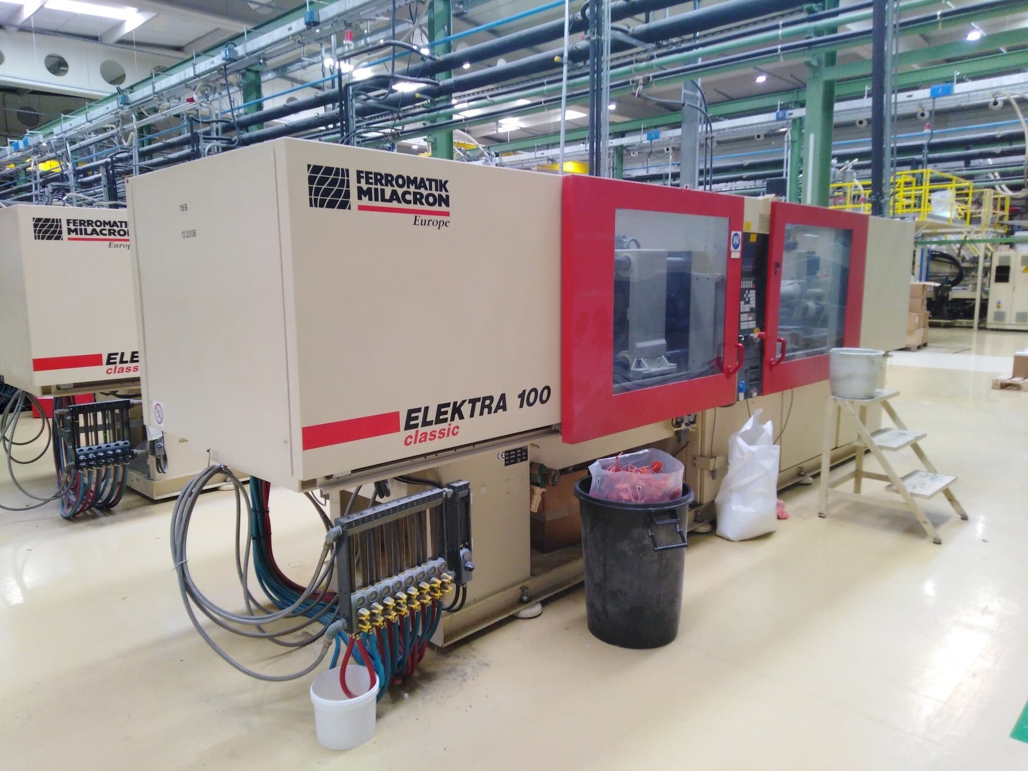 Vooraanzicht van Ferromatik Electra 100 machine