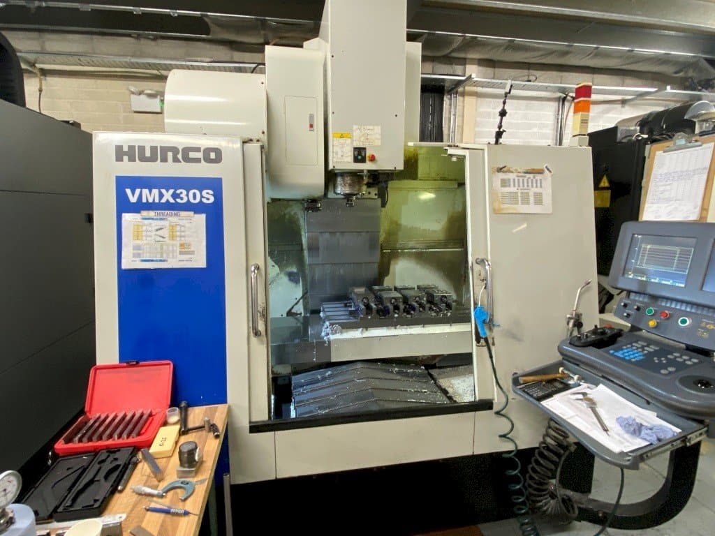 Vooraanzicht van Hurco VMX30S machine