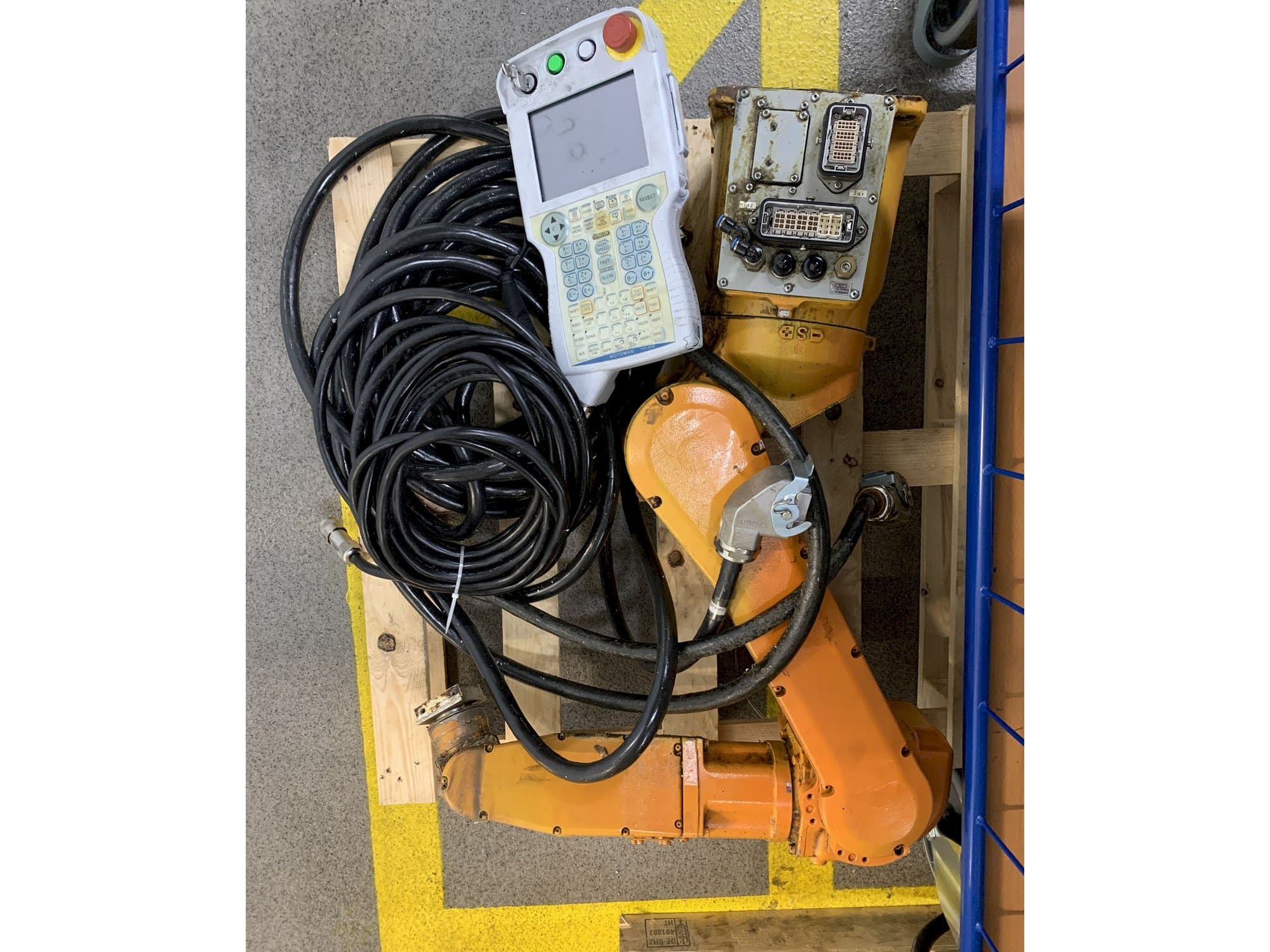 Vooraanzicht van Yaskawa Motoman YR-MH005LS-A12 machine