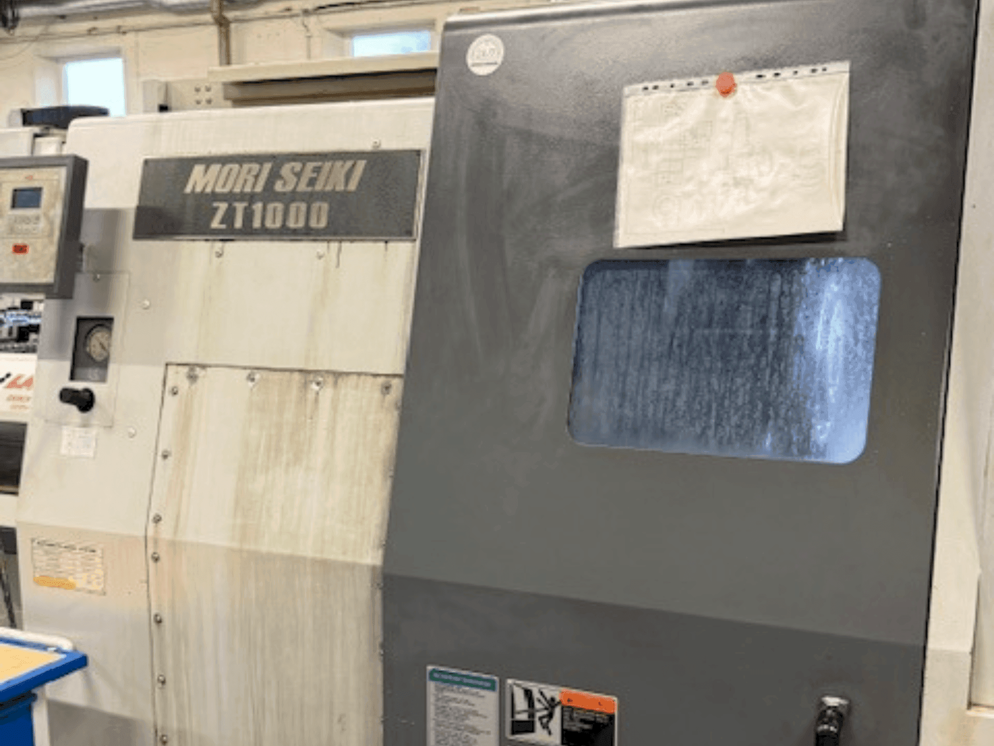 Vooraanzicht van MORI SEIKI ZT1000Y machine