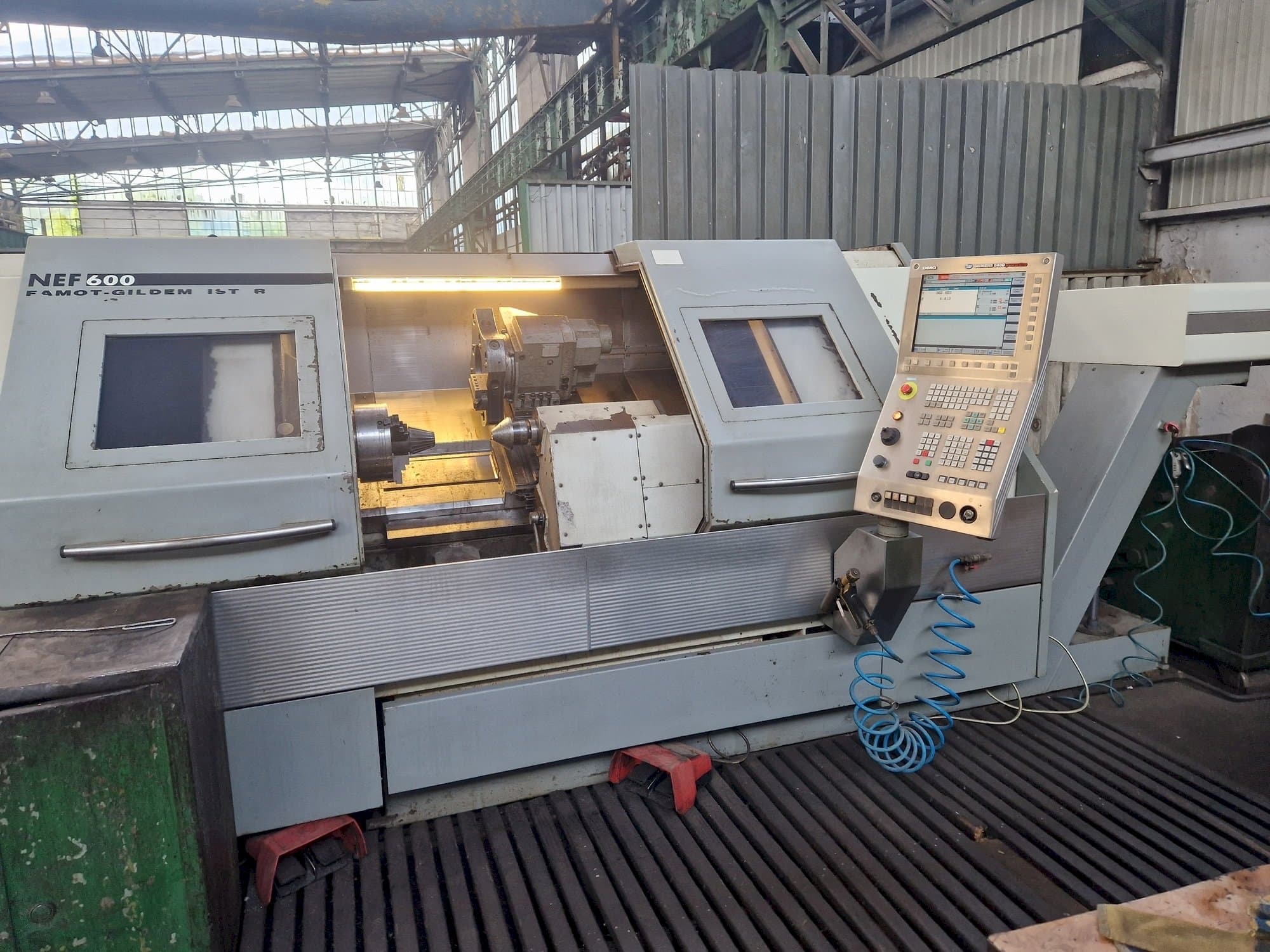 Vooraanzicht van DMG GILDEMEISTER NEF 600 machine