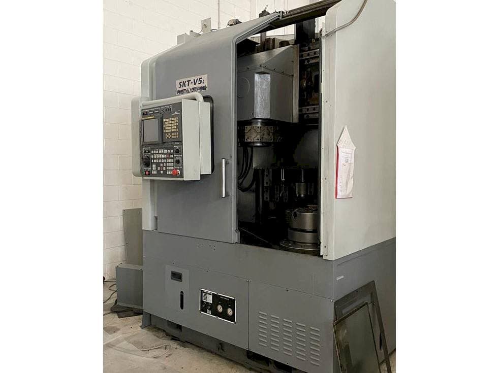 Recht aanzicht van Hyundai SKT V5L machine