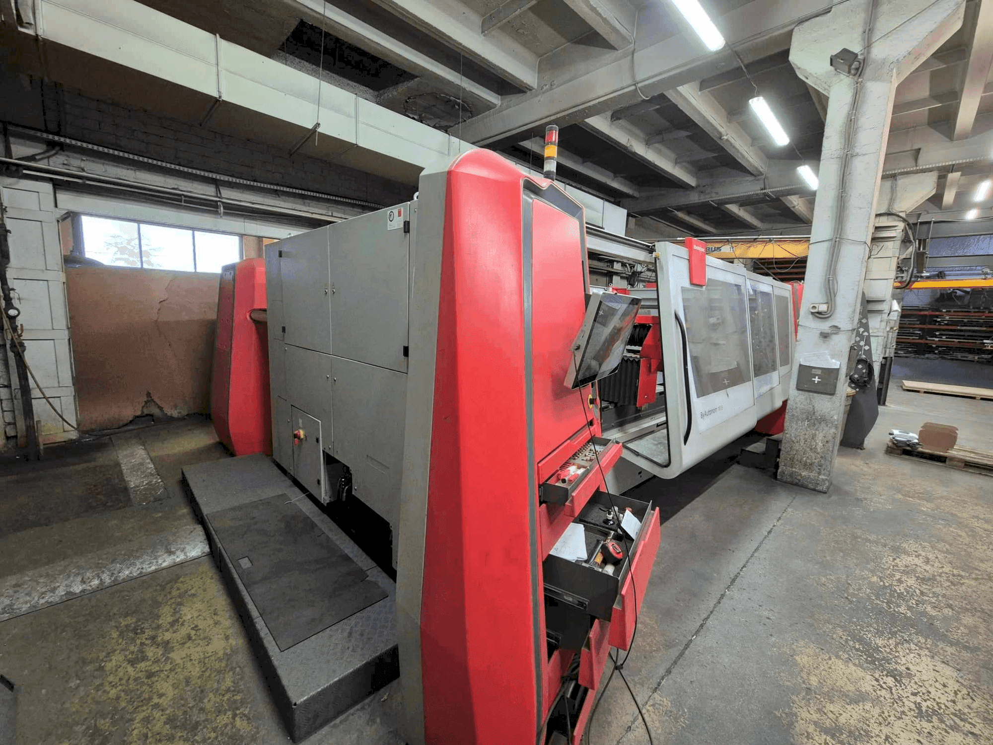 Vooraanzicht van Bystronic ByAutonom 3015 machine