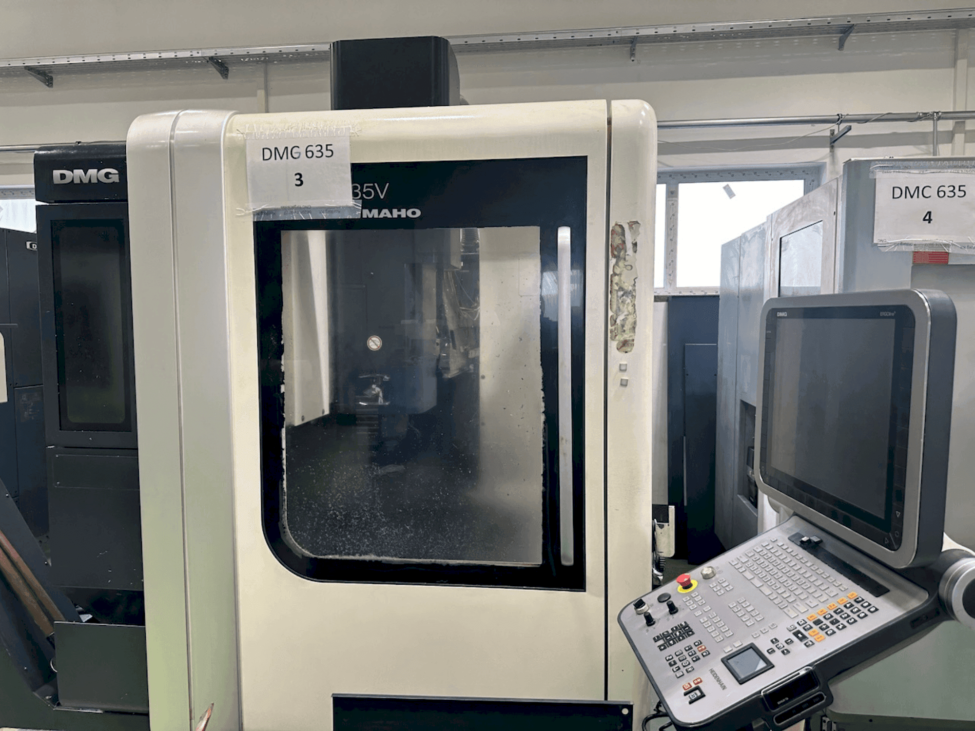 Vooraanzicht van DECKEL MAHO DMC 635 V machine
