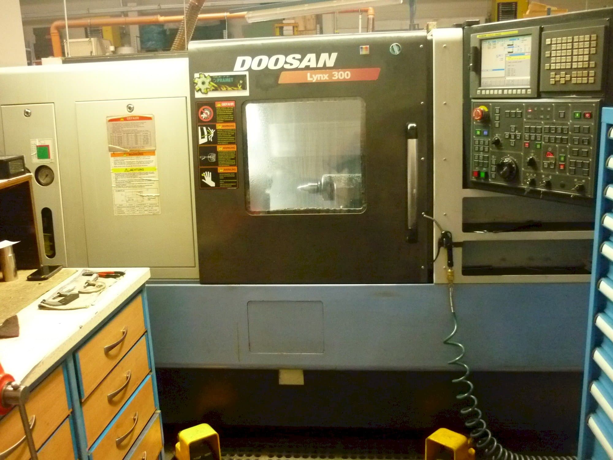 Vooraanzicht  van Doosan LYNX 300  machine